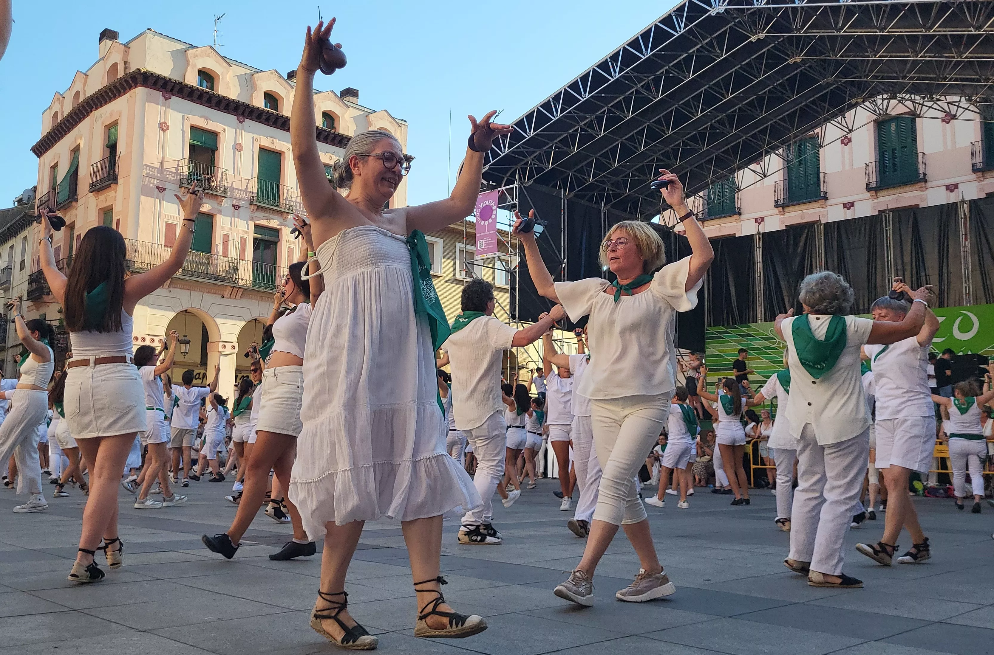 Baile de la Jota de San Lorenzo en la Plaza López Allué. Foto Mercedes Manterola