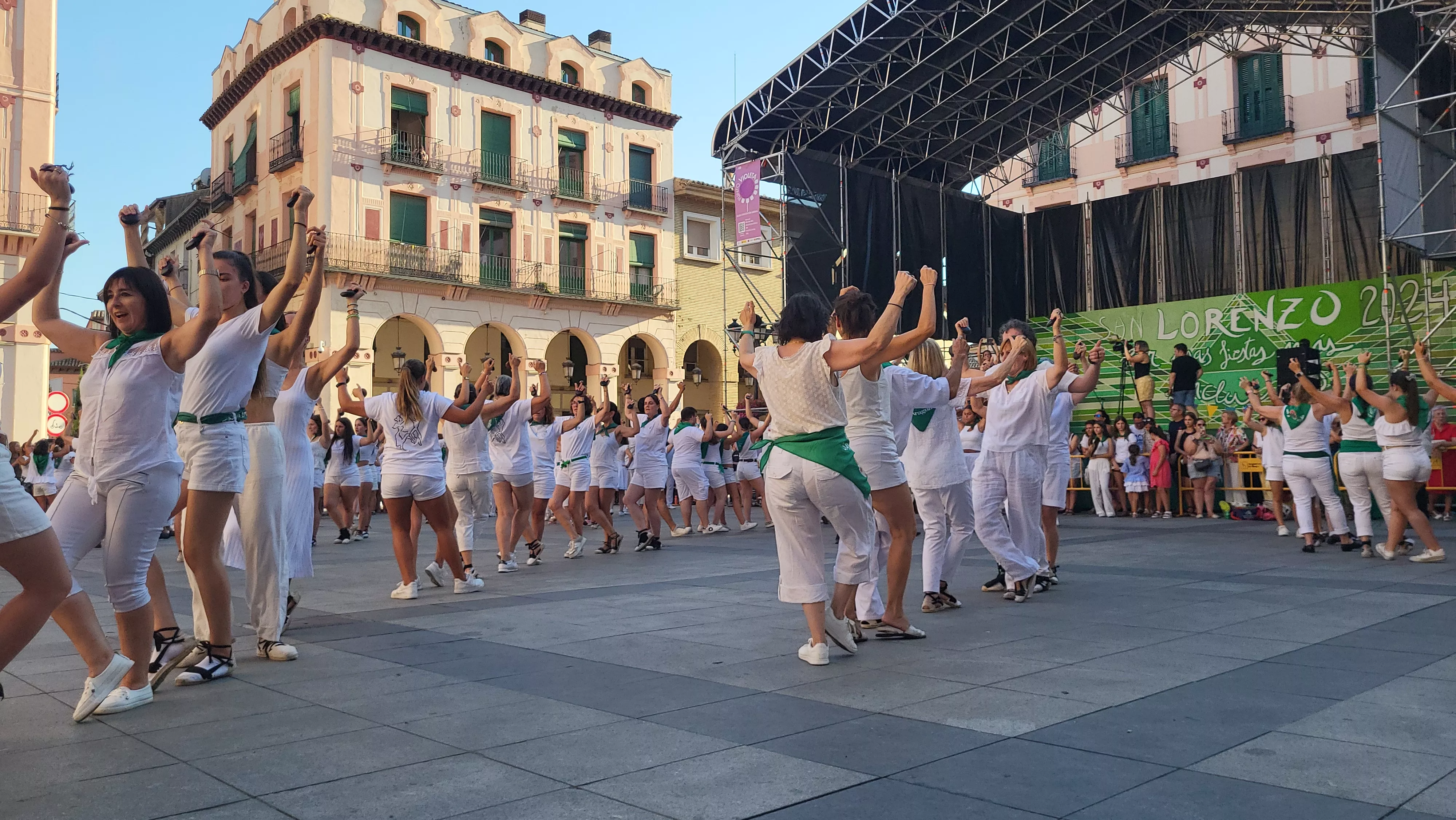 Baile de la Jota de San Lorenzo en la Plaza López Allué. Foto Mercedes Manterola