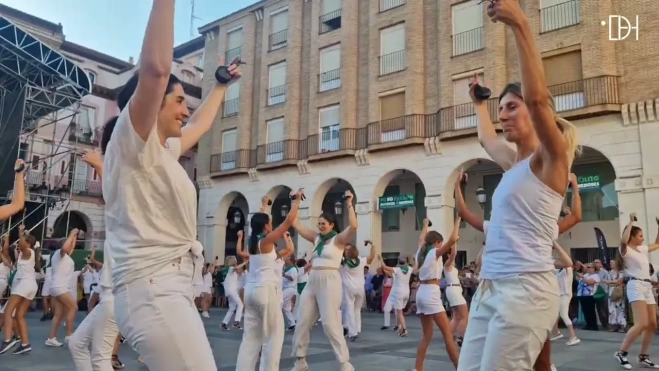 Huesca inicia el Pórtico Festivo con la Jota de San Lorenzo Huesca inicia el Pórtico Festivo con la Jota de San Lorenzo