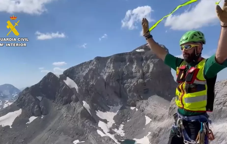 La Guardia Civil de Montaña y el 061, al límite con otros cuatro días intensos de recates La Guardia Civil de Montaña y el 061, al límite con otros cuatro días intensos de recates