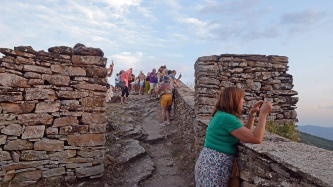 Público en Muro de Roda con una perspectiva singular Público en Muro de Roda con una perspectiva singular