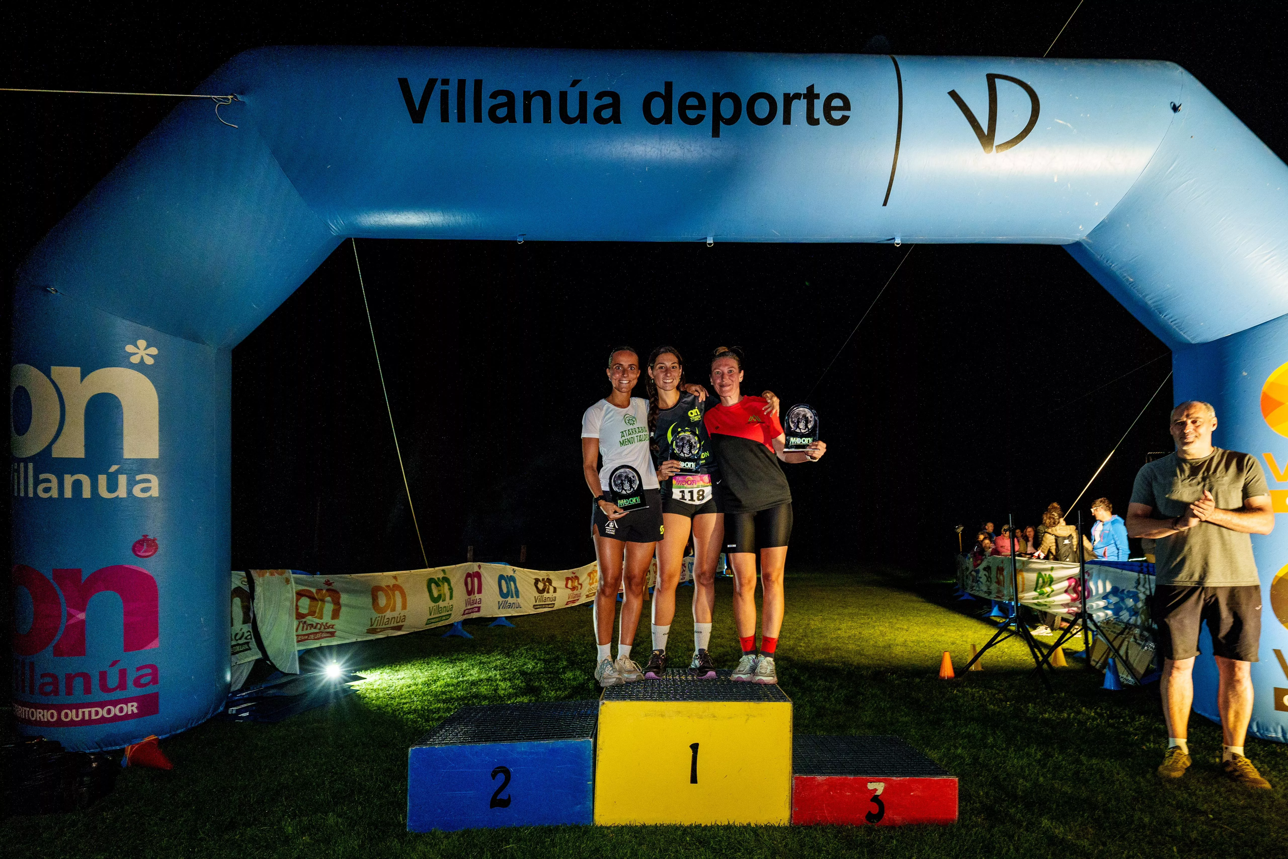 Podio femenino. Fotos: Turismo Villanúa / Yhabril Moro