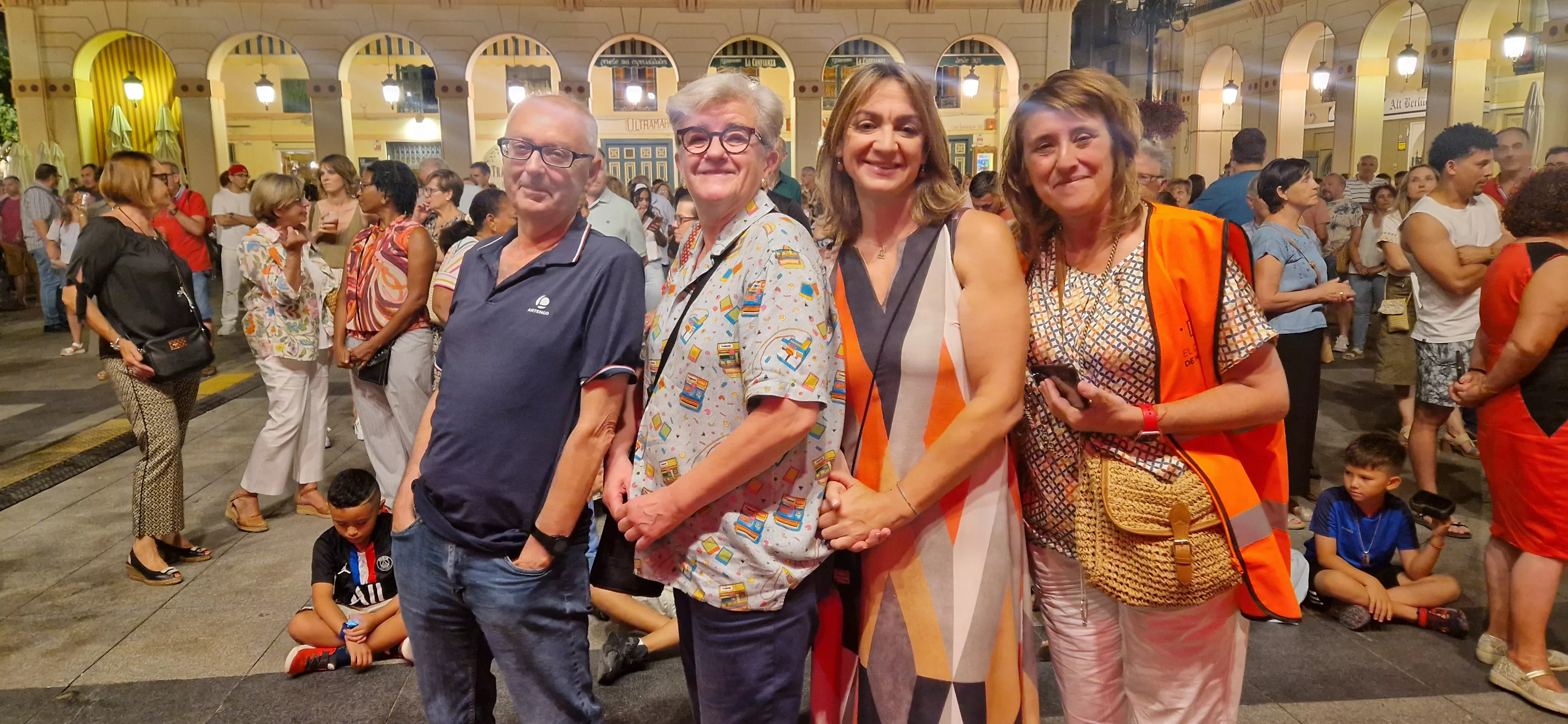 Os Mainates celebrando el 30º aniversario de la Peña 10 D'Agosto. Foto Myriam Martínez 