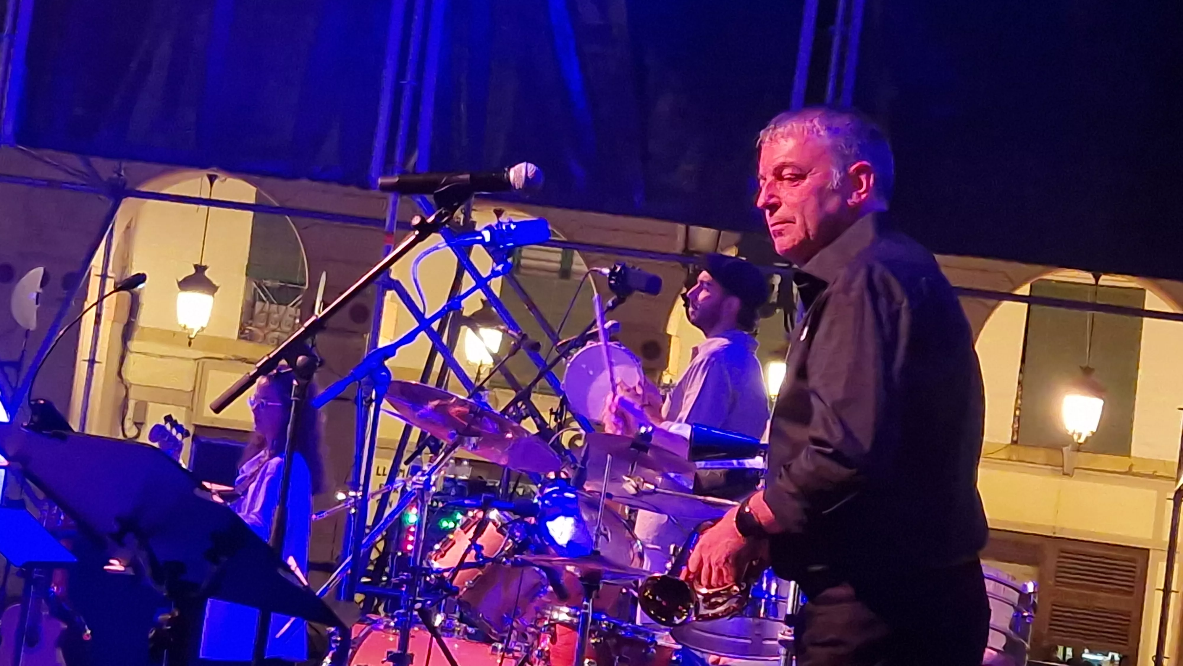 Os Mainates celebrando el 30º aniversario de la Peña 10 D'Agosto. Foto Myriam Martínez 