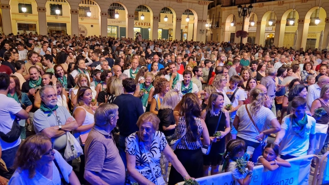 Os Mainates celebrando el 30º aniversario de la Peña 10 D'Agosto. Foto Myriam Martínez Os Mainates celebrando el 30º aniversario de la Peña 10 D'Agosto. Foto Myriam Martínez