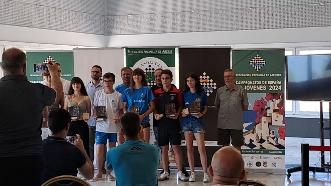 Imagen de la entrega de trofeos. Imagen de la entrega de trofeos.