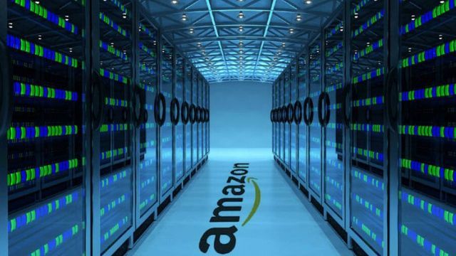 Interior de un centro de datos de Amazon. El 76 % de los aragoneses cree que los centros de AWD tendrán impacto positivo en la economía