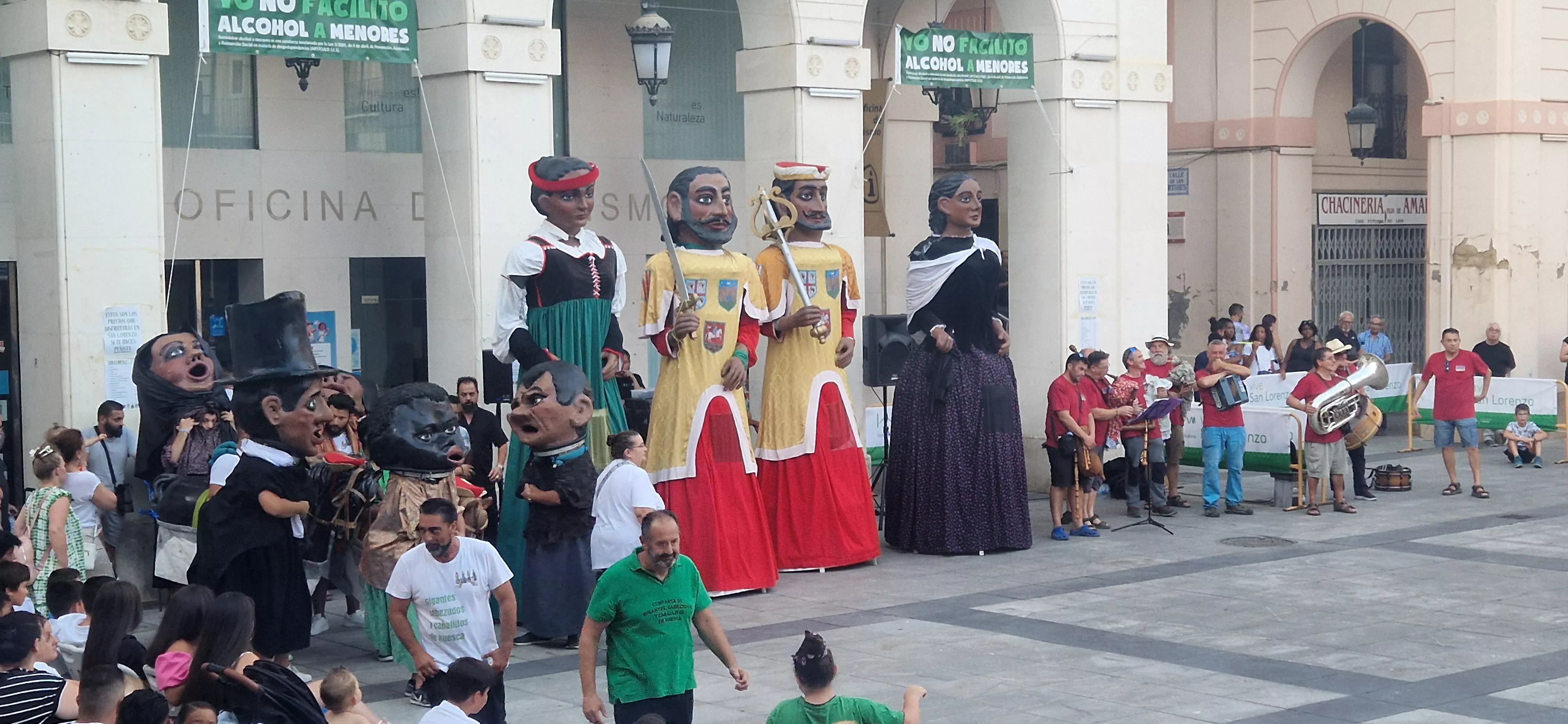 Ensayo general de la Comparsa de gigantes, cabezudos y caballicos de Huesca. Foto Myriam Martínez
