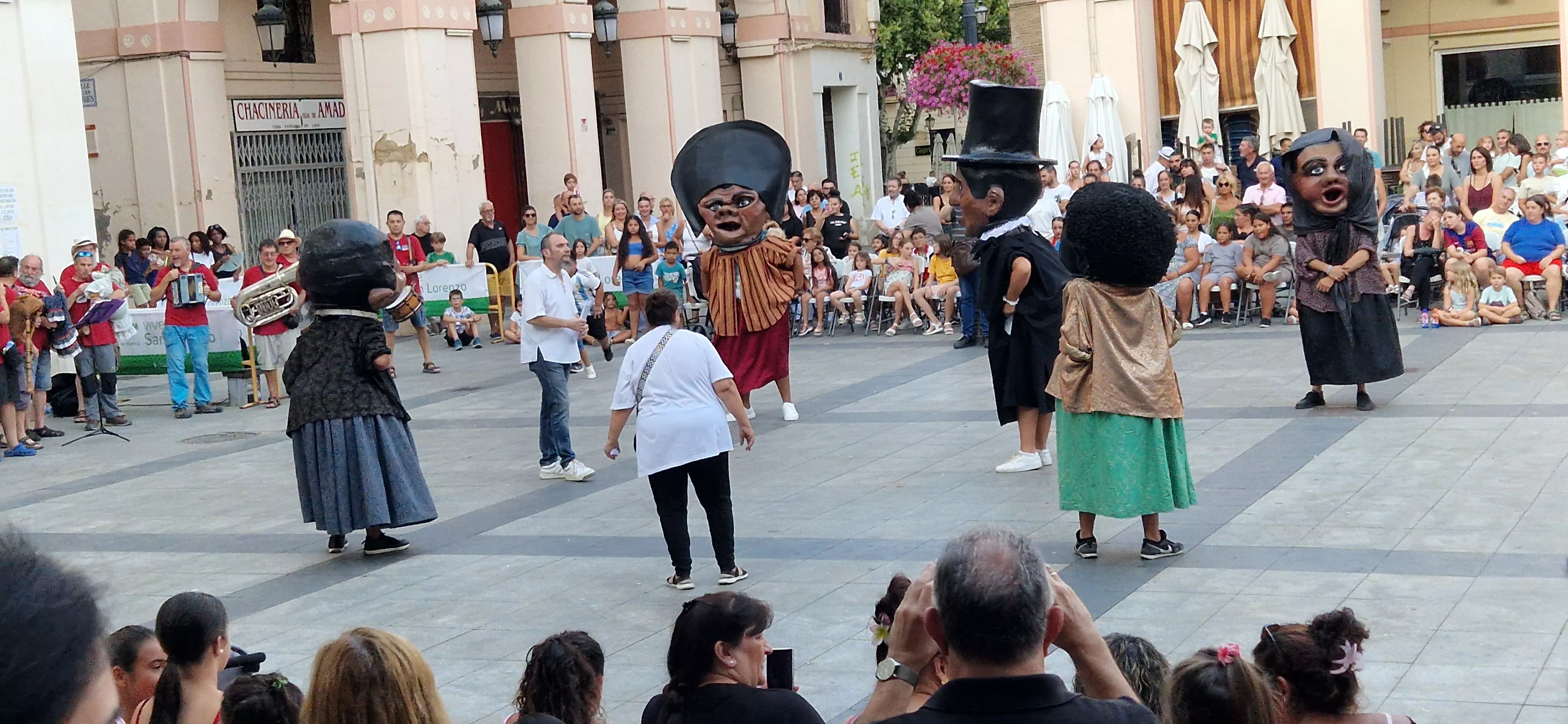 Ensayo general de la Comparsa de gigantes, cabezudos y caballicos de Huesca. Foto Myriam Martínez