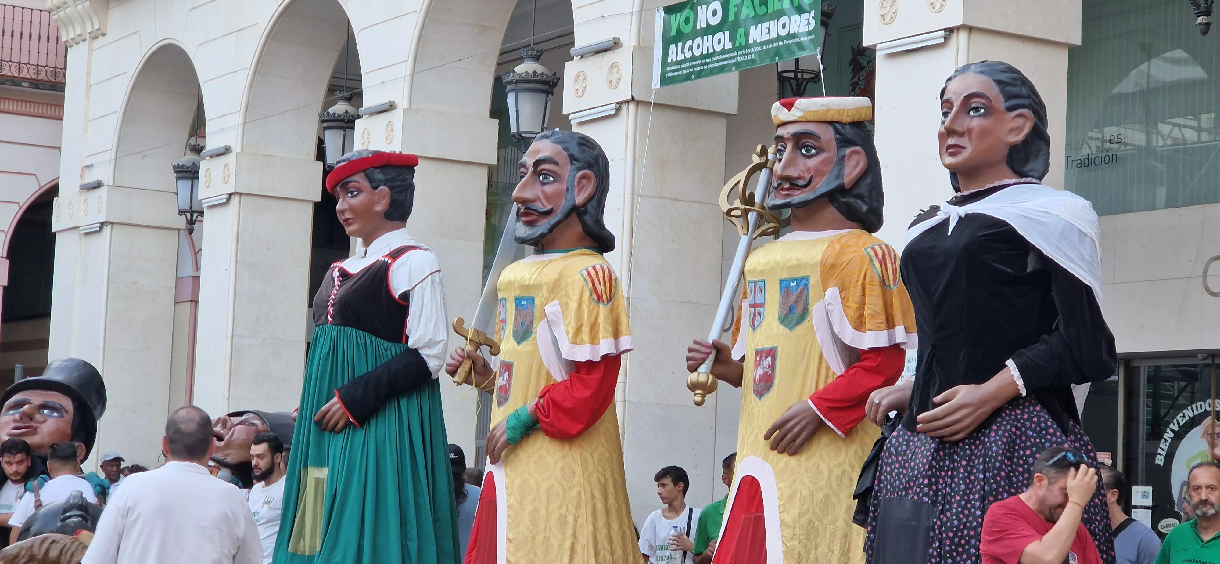 Ensayo general de la Comparsa de gigantes, cabezudos y caballicos de Huesca. Foto Myriam Martínez 