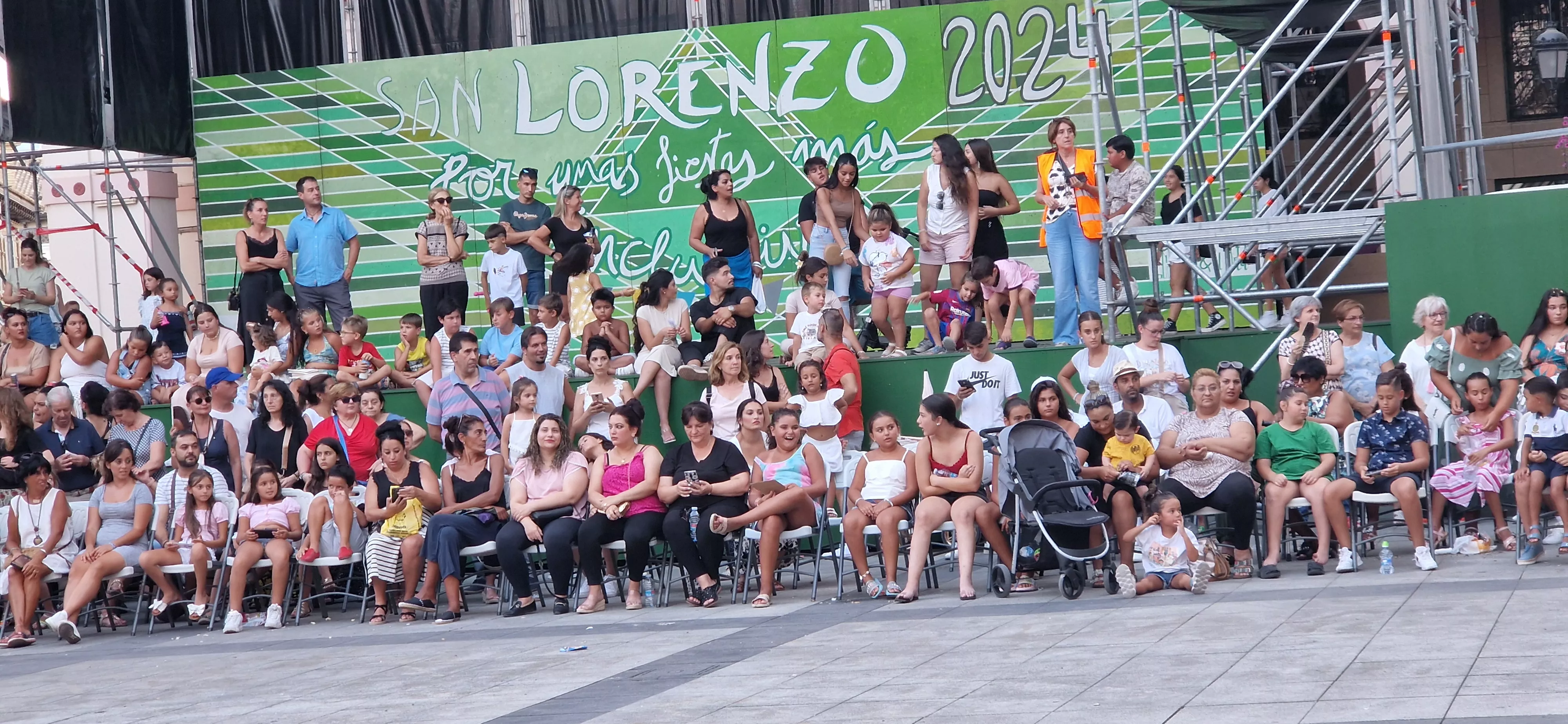 Ensayo general de la Comparsa de gigantes, cabezudos y caballicos de Huesca. Foto Myriam Martínez 