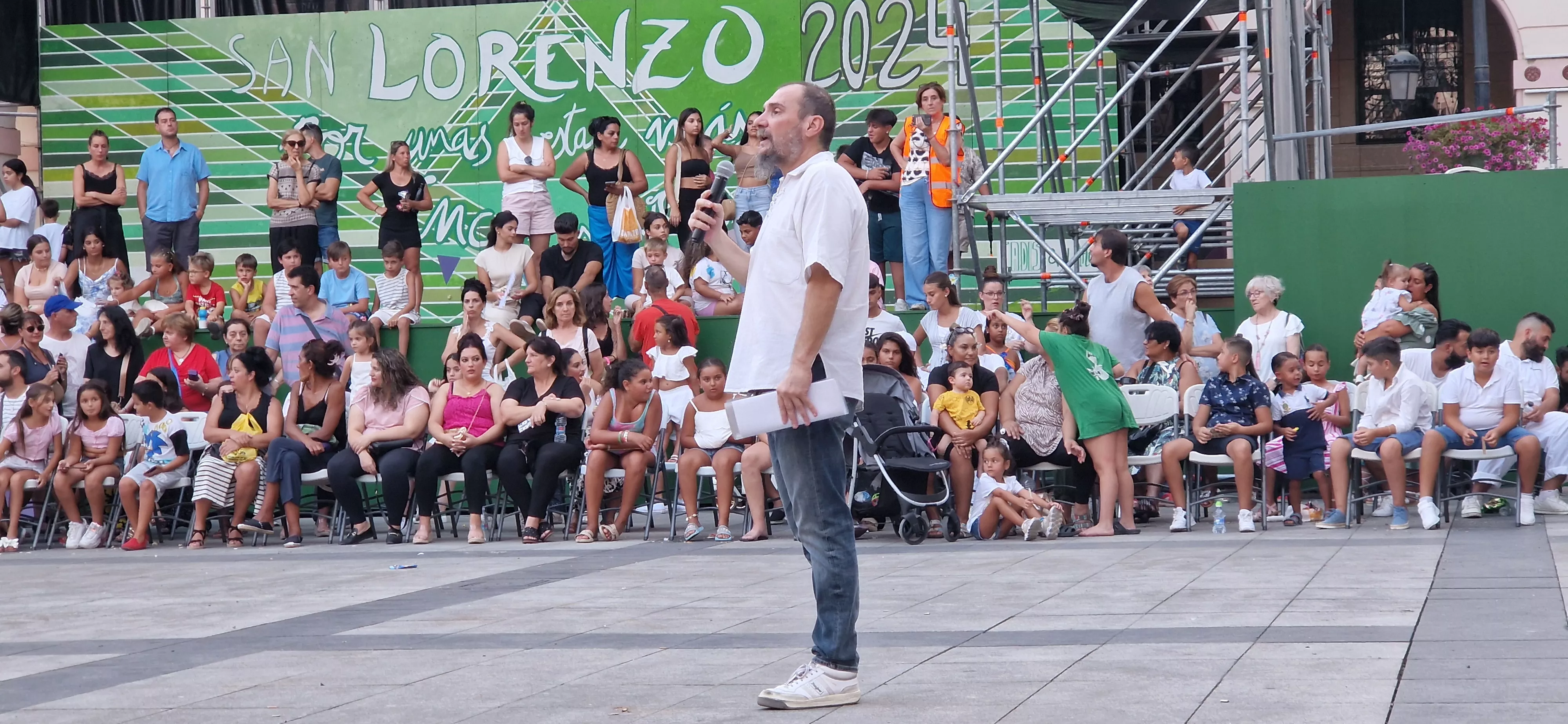 Ensayo general de la Comparsa de gigantes, cabezudos y caballicos de Huesca. Foto Myriam Martínez