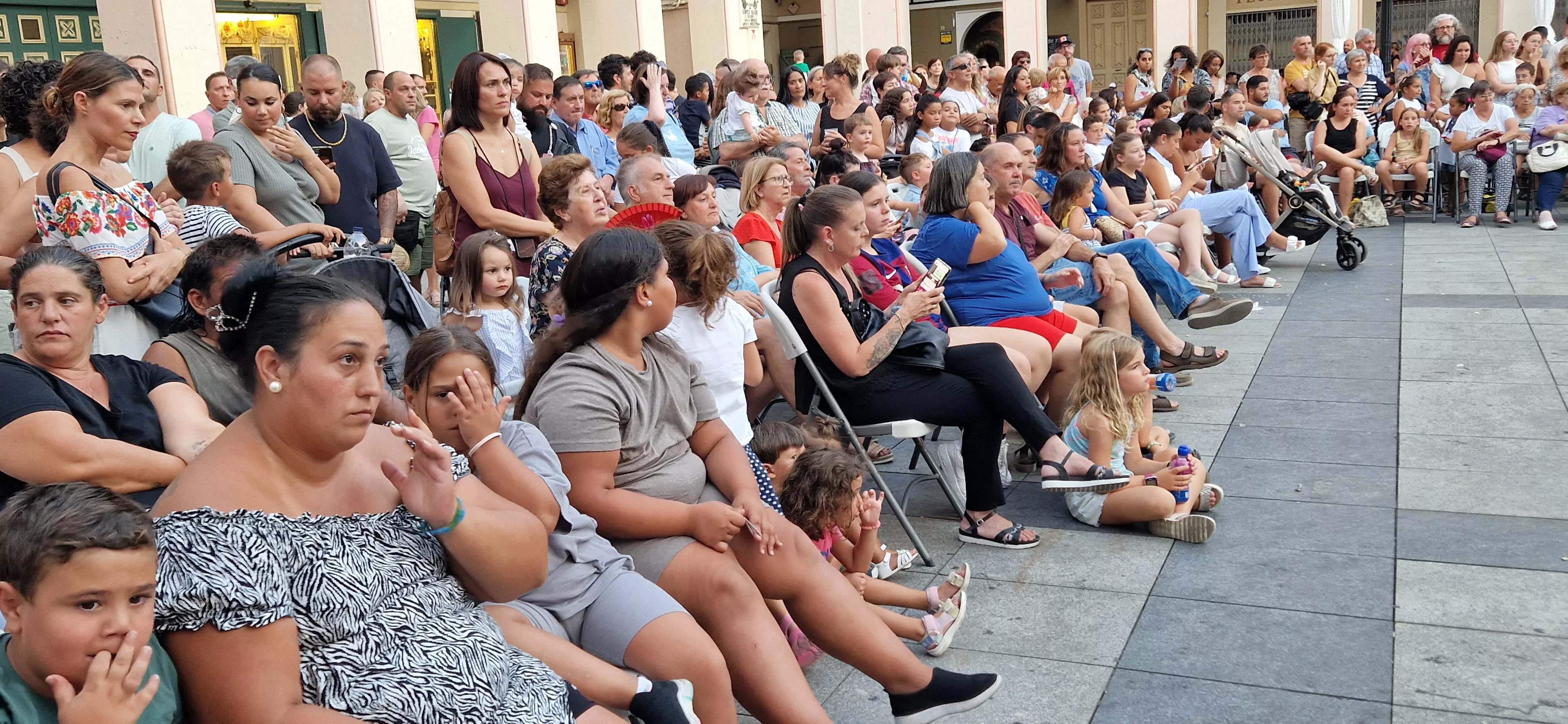 Ensayo general de la Comparsa de gigantes, cabezudos y caballicos de Huesca. Foto Myriam Martínez