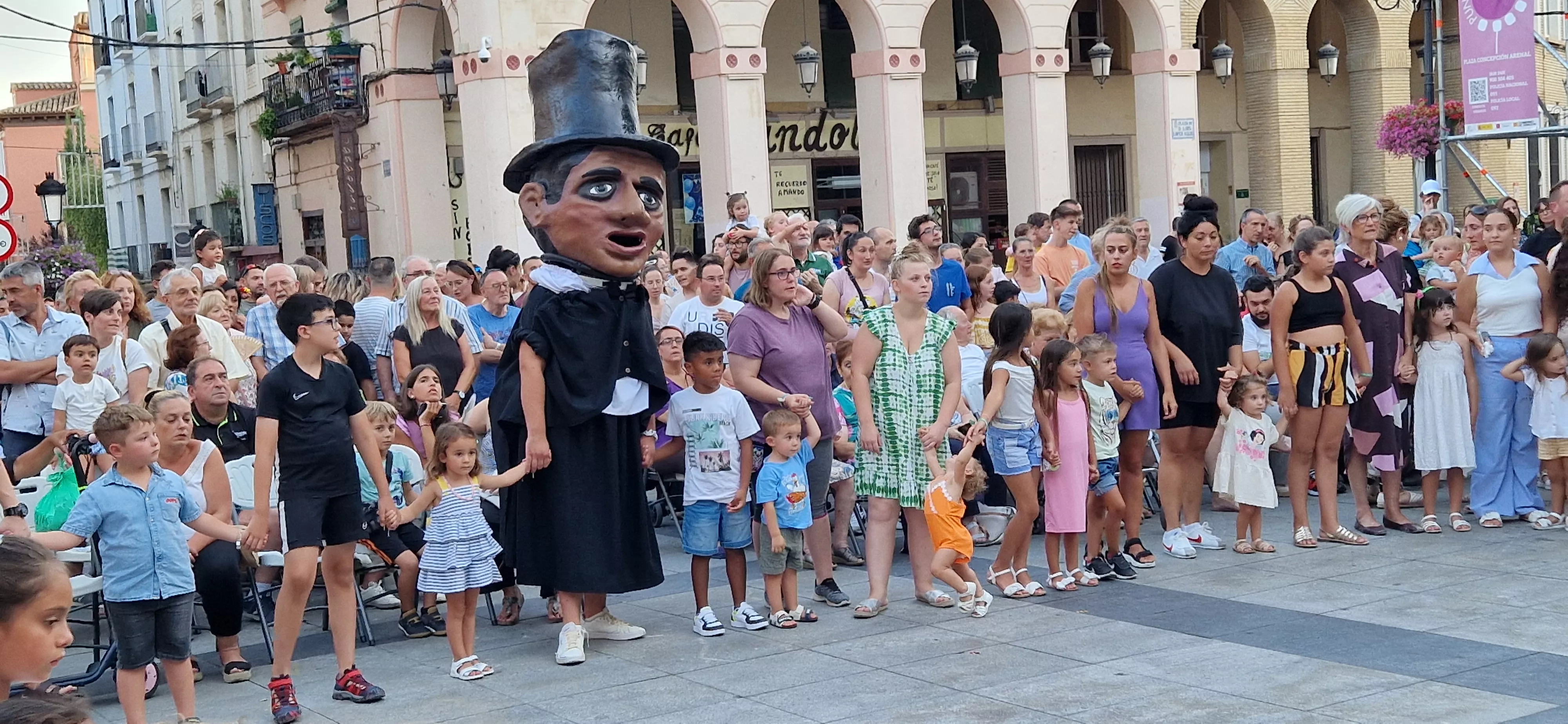 Ensayo general de la Comparsa de gigantes, cabezudos y caballicos de Huesca. Foto Myriam Martínez 