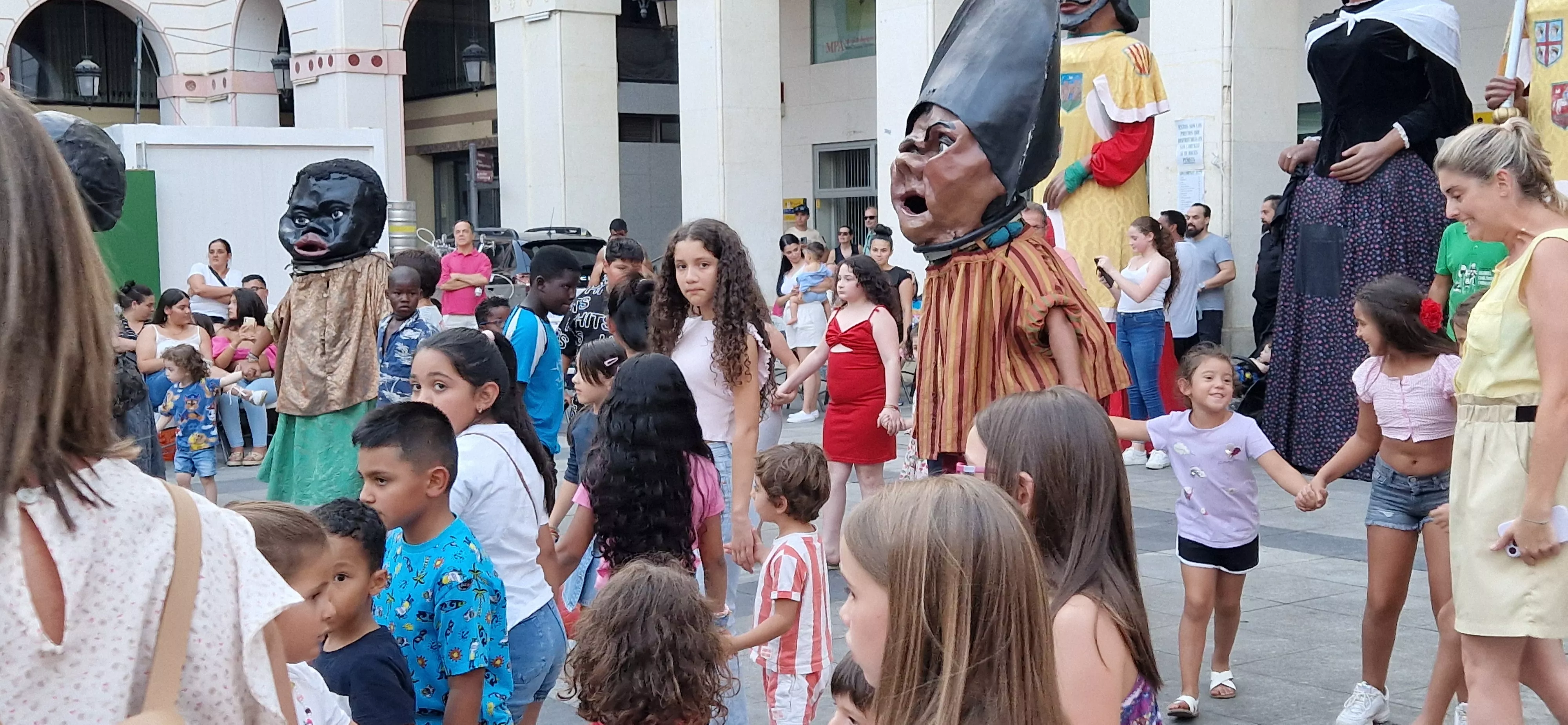 Ensayo general de la Comparsa de gigantes, cabezudos y caballicos de Huesca. Foto Myriam Martínez 