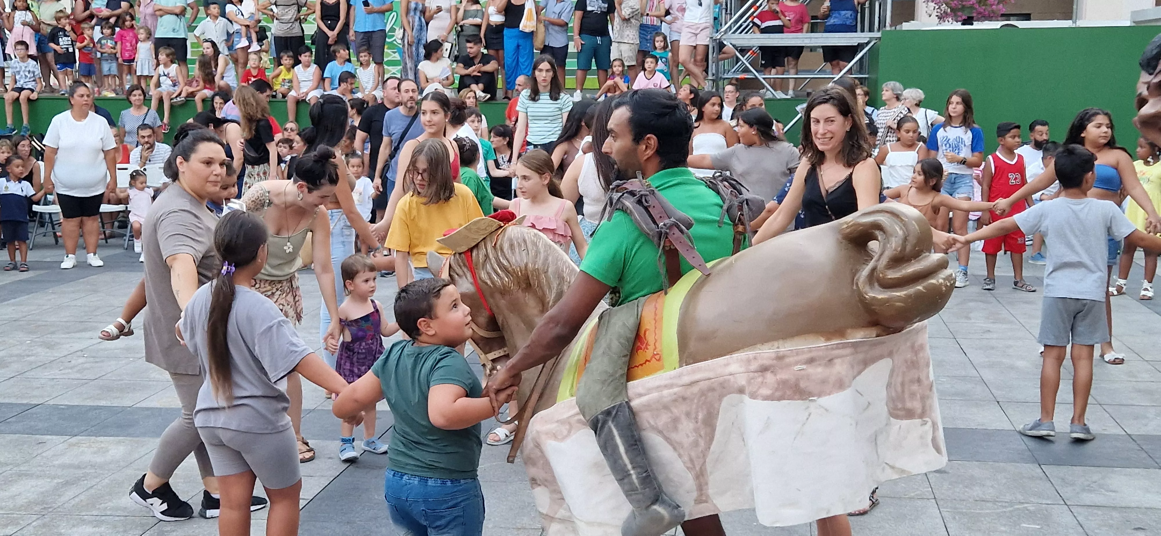 Ensayo general de la Comparsa de gigantes, cabezudos y caballicos de Huesca. Foto Myriam Martínez