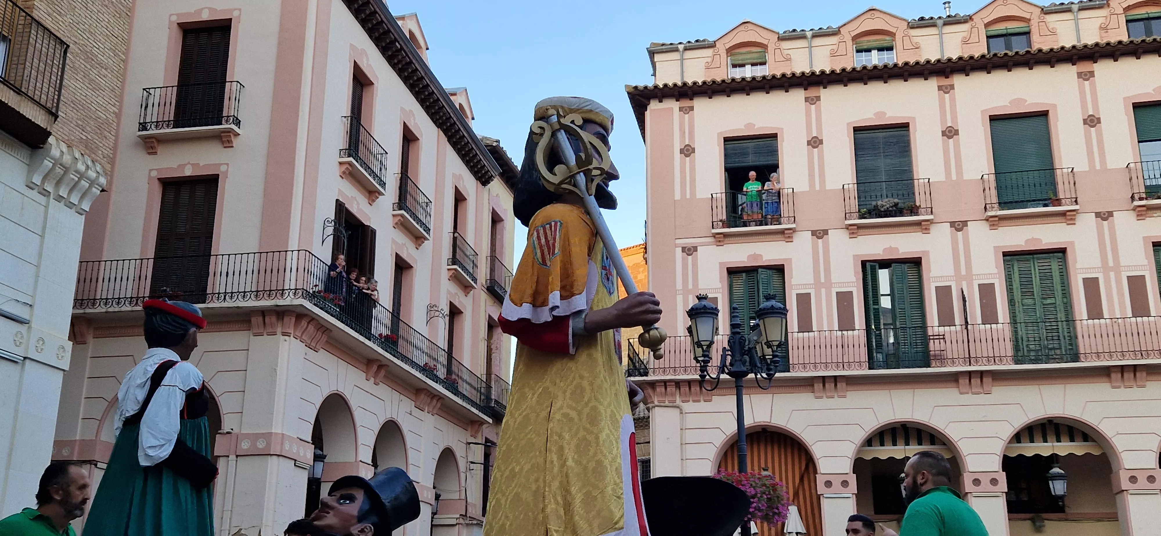 Ensayo general de la Comparsa de gigantes, cabezudos y caballicos de Huesca. Foto Myriam Martínez