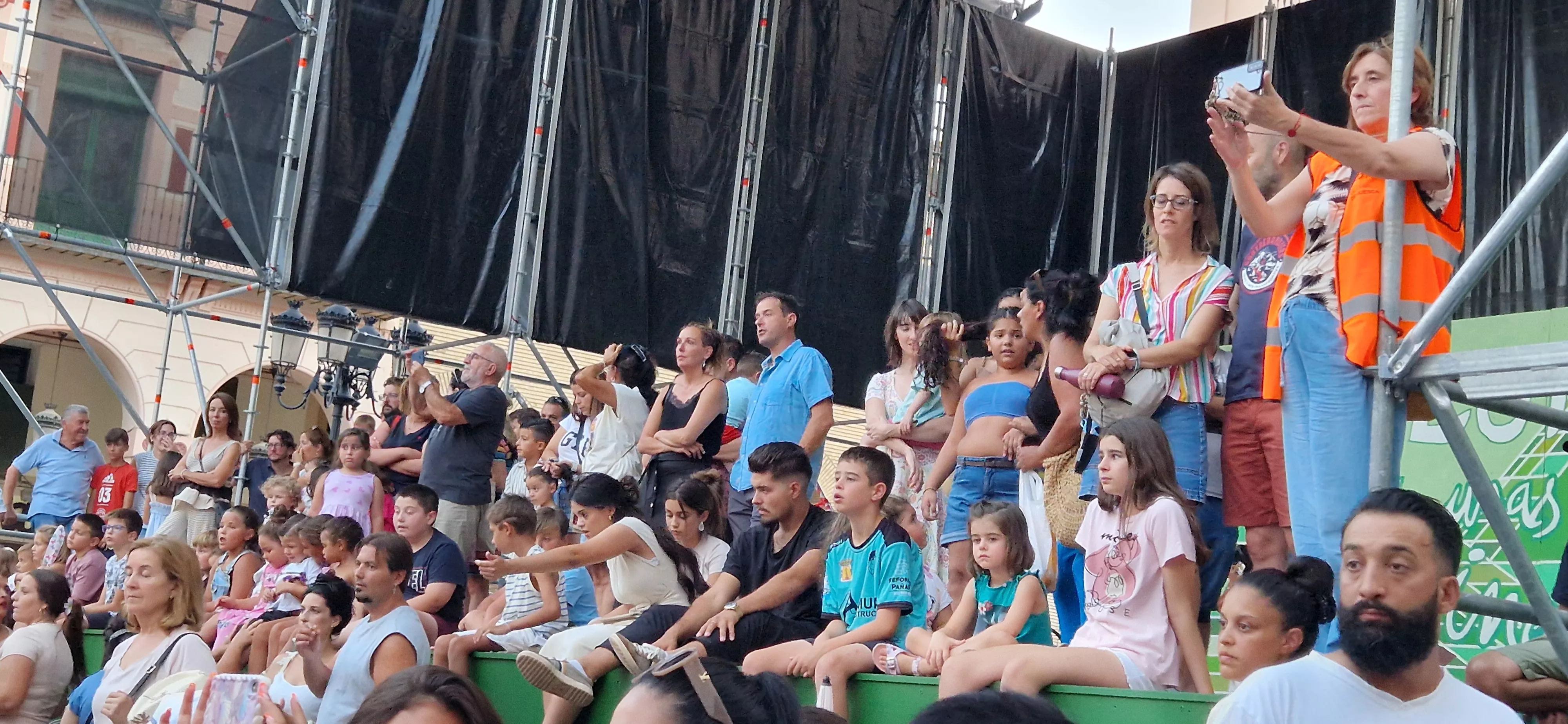 Ensayo general de la Comparsa de gigantes, cabezudos y caballicos de Huesca. Foto Myriam Martínez 