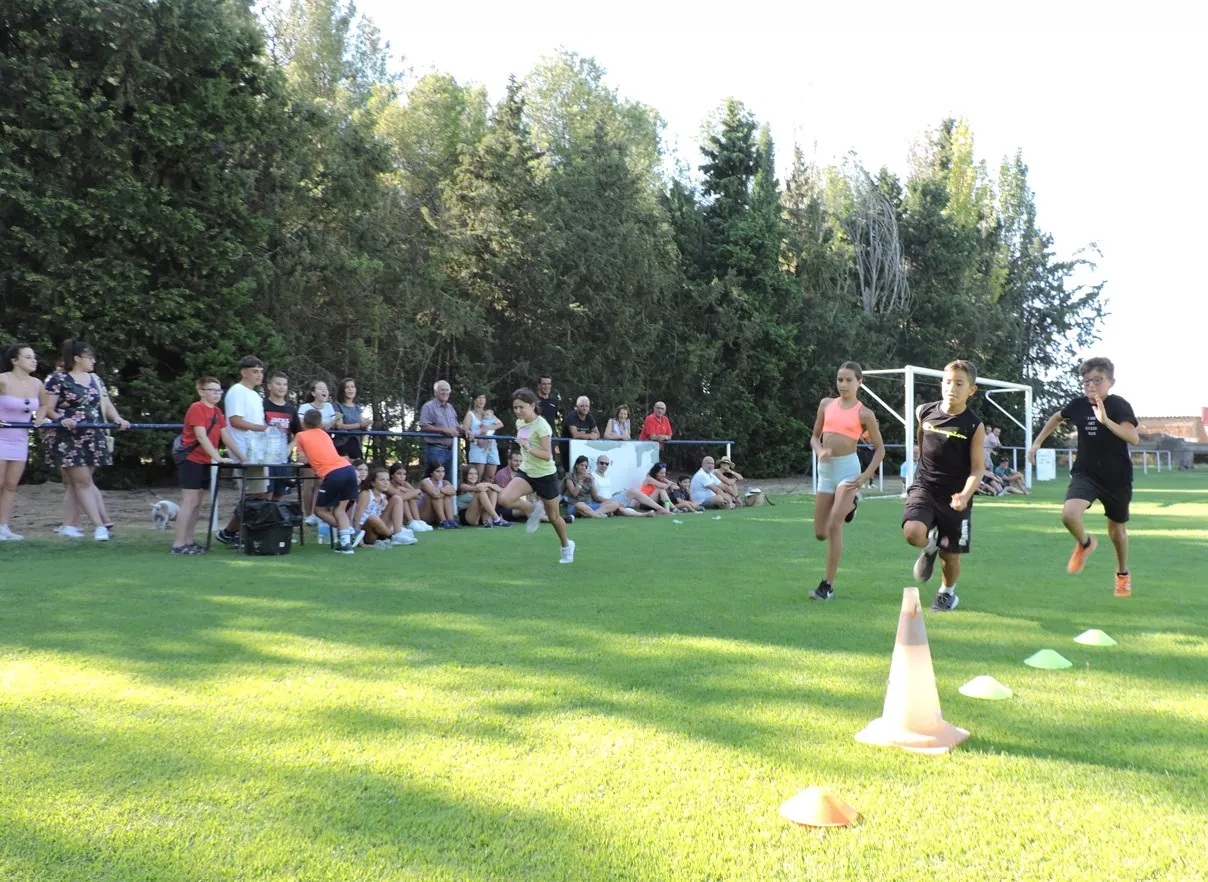 Carrera de niños y niñas de 11 y 12 años