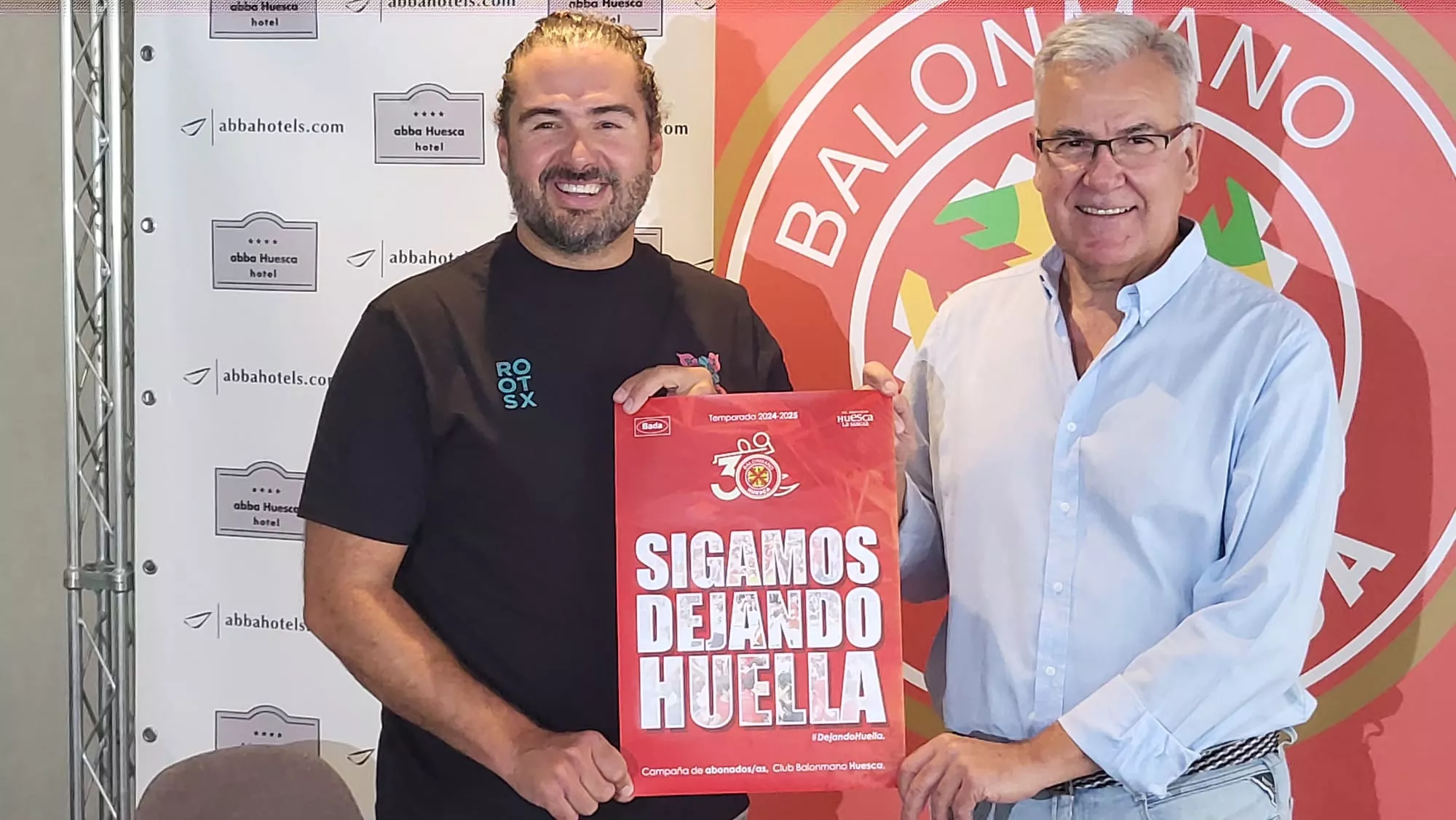 Néstor Oliva y Fernando Udina en la presentación de la campaña de abonados en el Abba Huesca