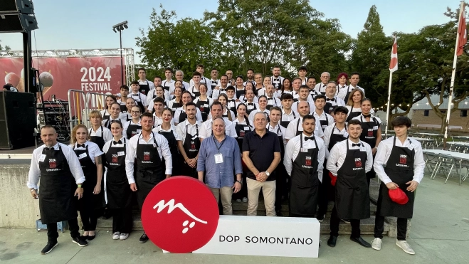 FESTIVAL VINO SOMONTANO 2024 Foto de familia (002) FESTIVAL VINO SOMONTANO 2024 Foto de familia (002)