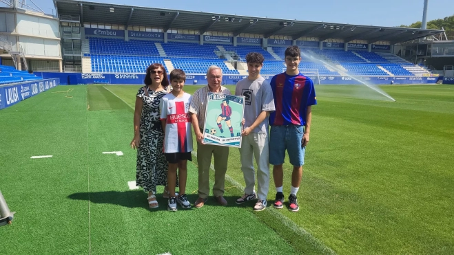 Jesús Borbón con su hija y nietos