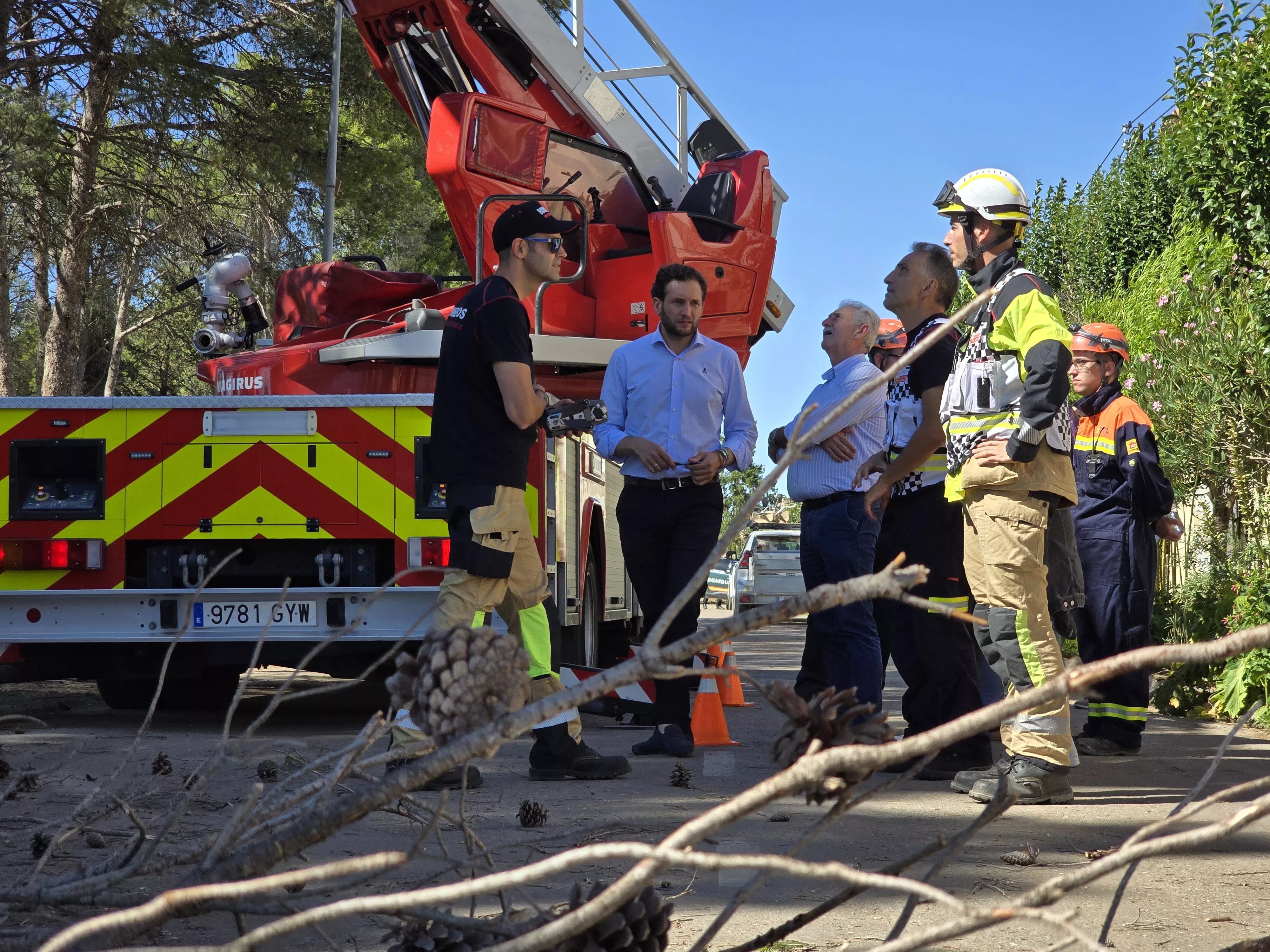 Claver y Bescos durante su visita a El Temple tras la tormenta.