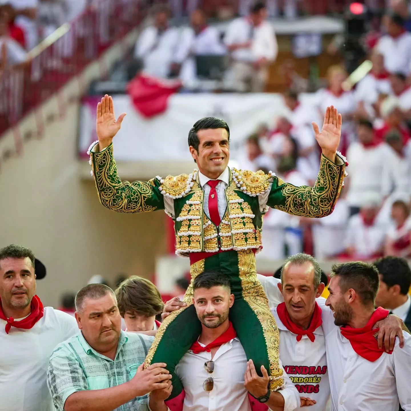 Emilio de Justo sale a hombros de Pamplona, el pasado 9 de julio.