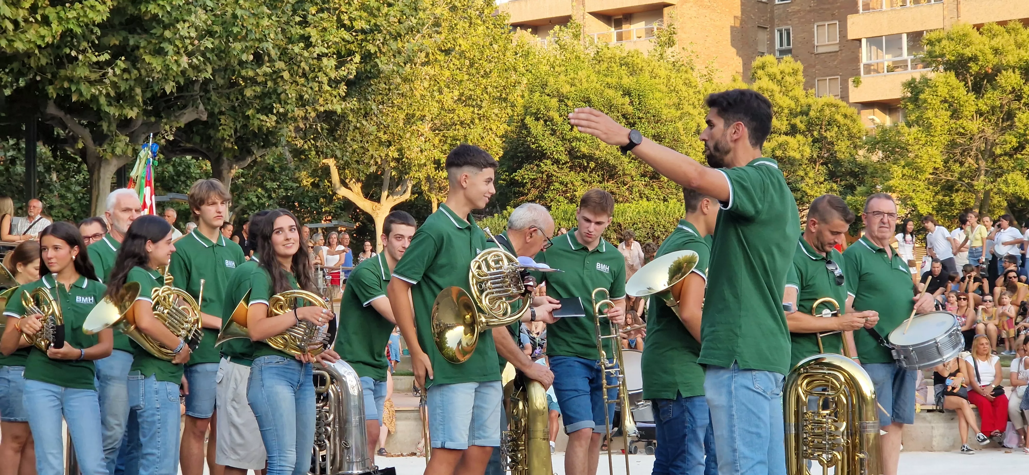 Ensayo general de los Danzantes y la Banda de Música de Huesca. Foto Myriam Martínez