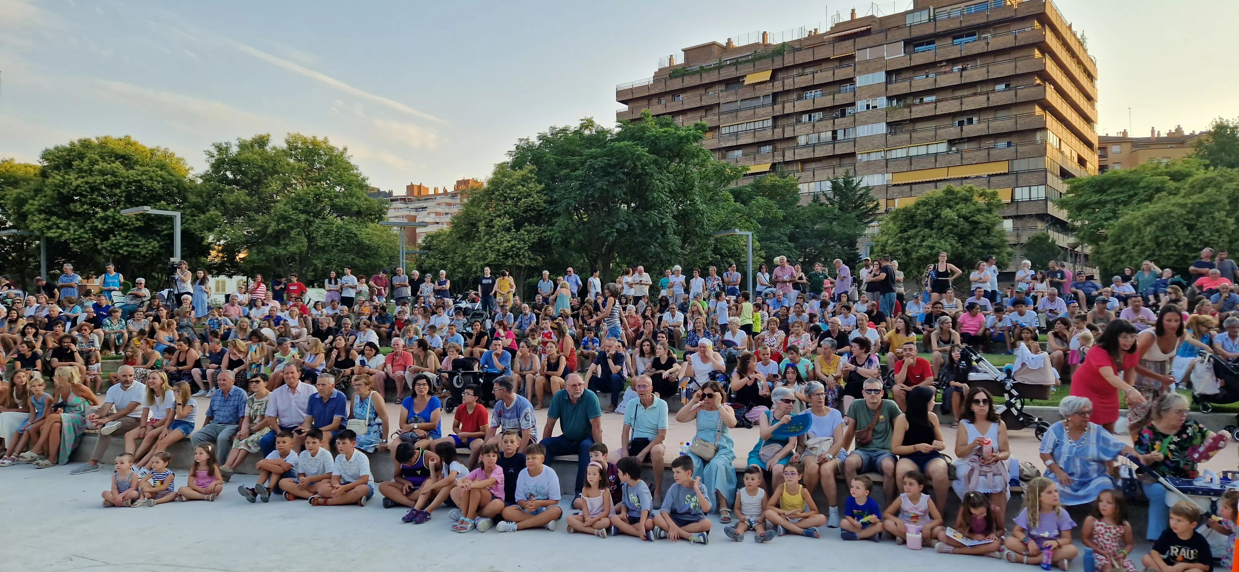 Ensayo general de los Danzantes y la Banda de Música de Huesca. Foto Myriam Martínez