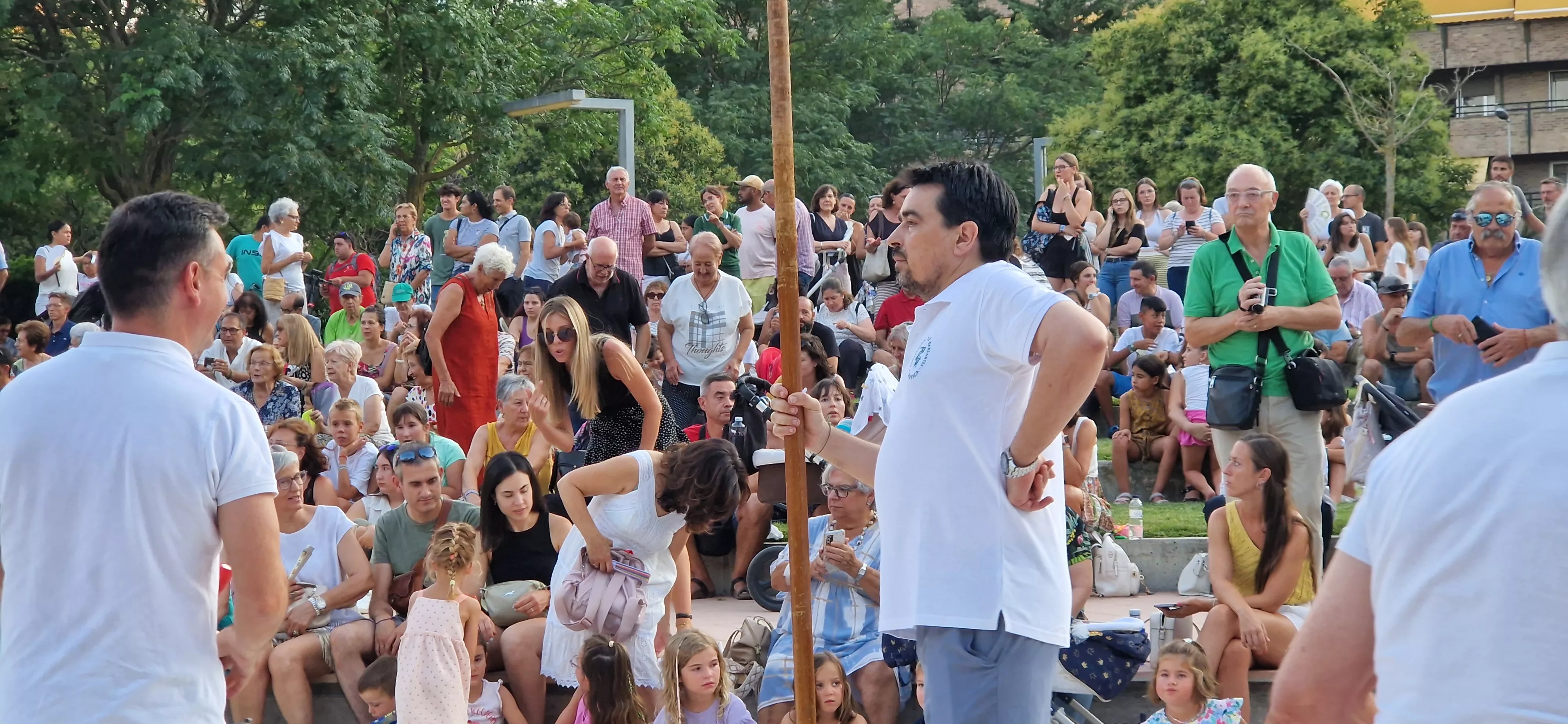 Ensayo general de los Danzantes y la Banda de Música de Huesca. Foto Myriam Martínez