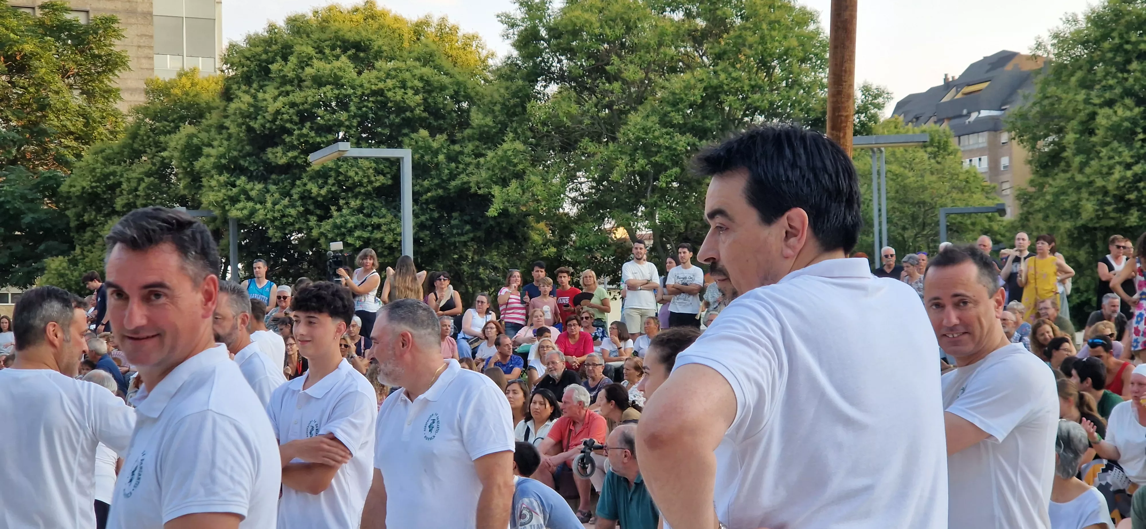 Ensayo general de los Danzantes y la Banda de Música de Huesca. Foto Myriam Martínez