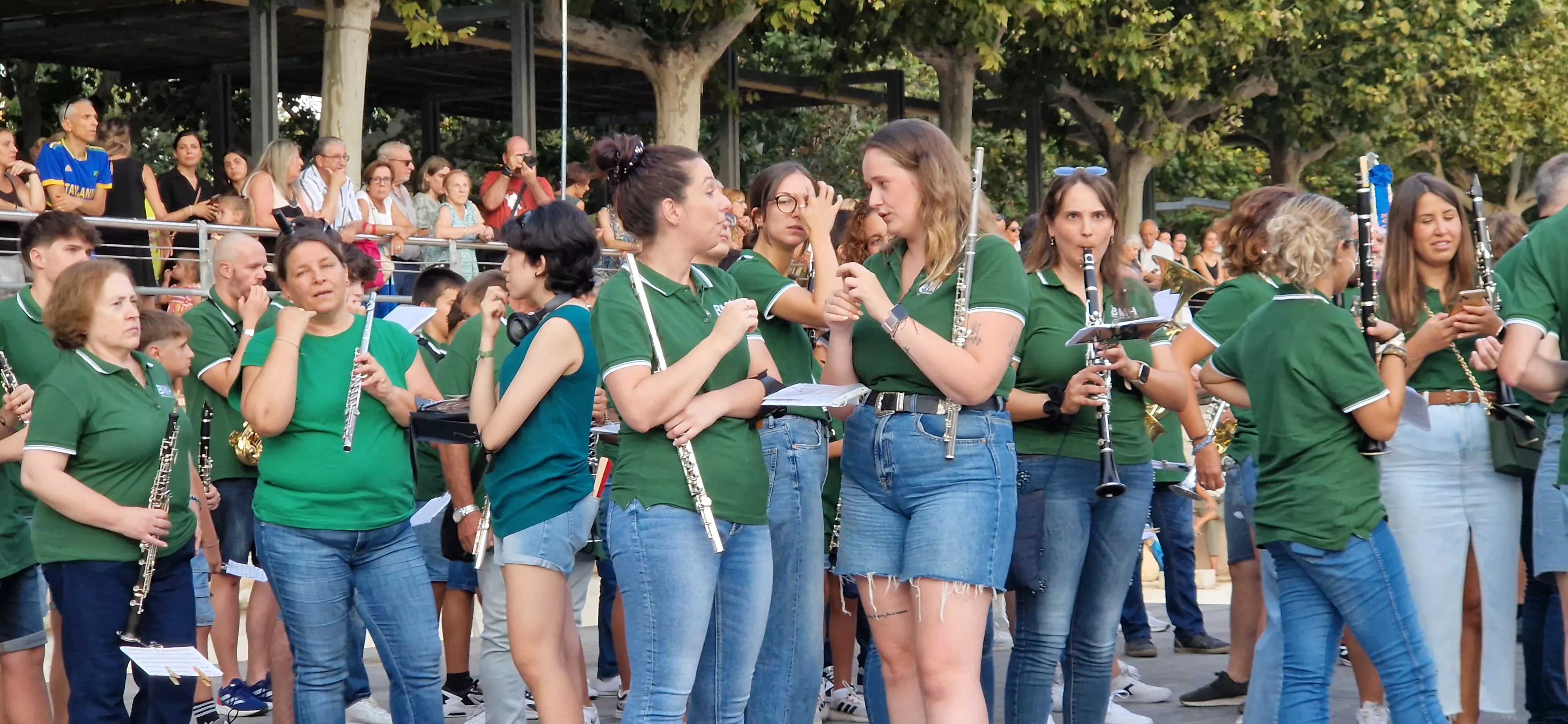 Ensayo general de los Danzantes y la Banda de Música de Huesca. Foto Myriam Martínez
