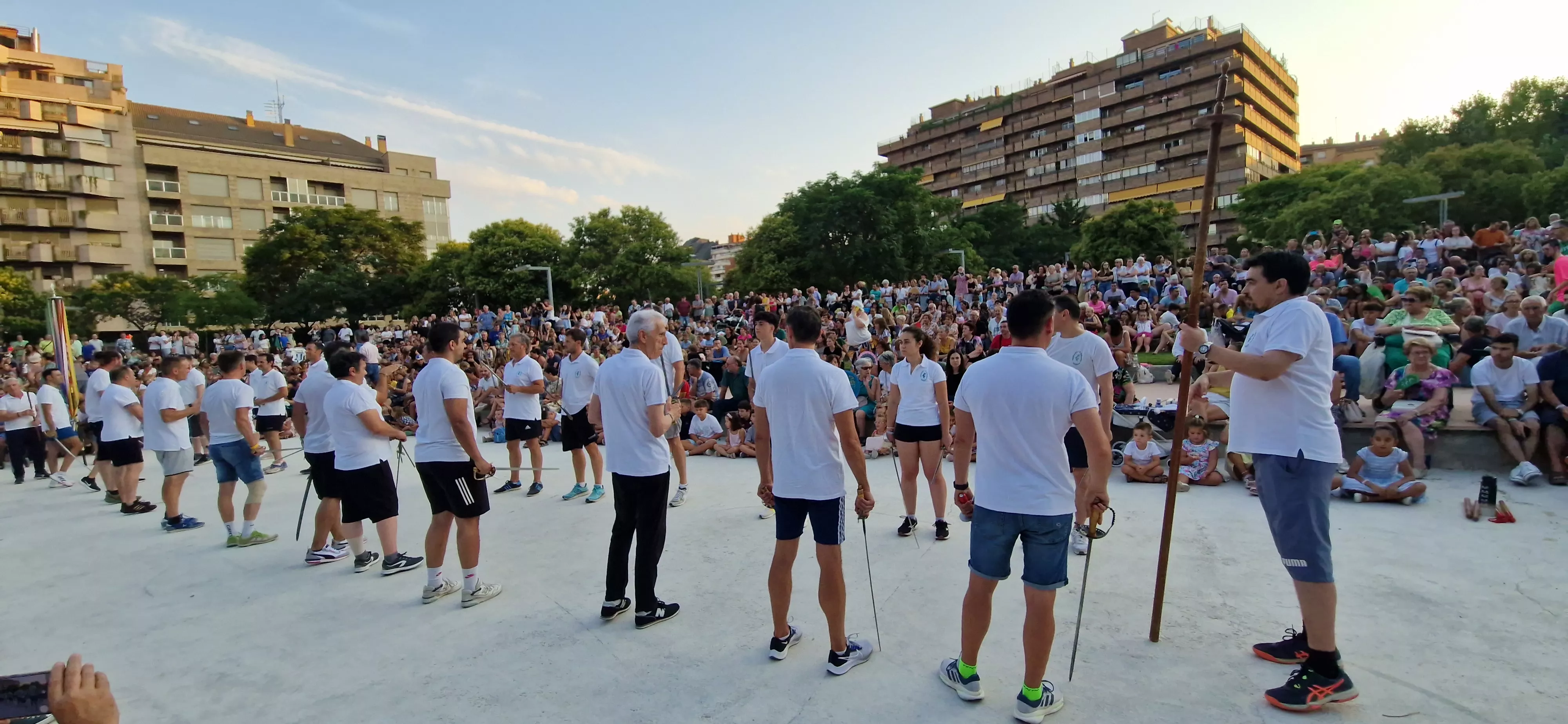 Ensayo general de los Danzantes y la Banda de Música de Huesca. Foto Myriam Martínez