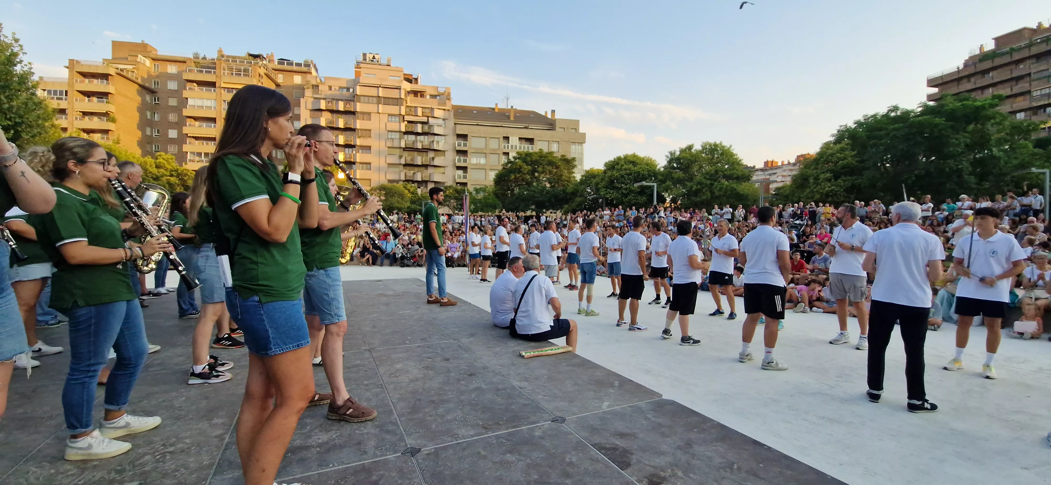 Ensayo general de los Danzantes y la Banda de Música de Huesca. Foto Myriam Martínez