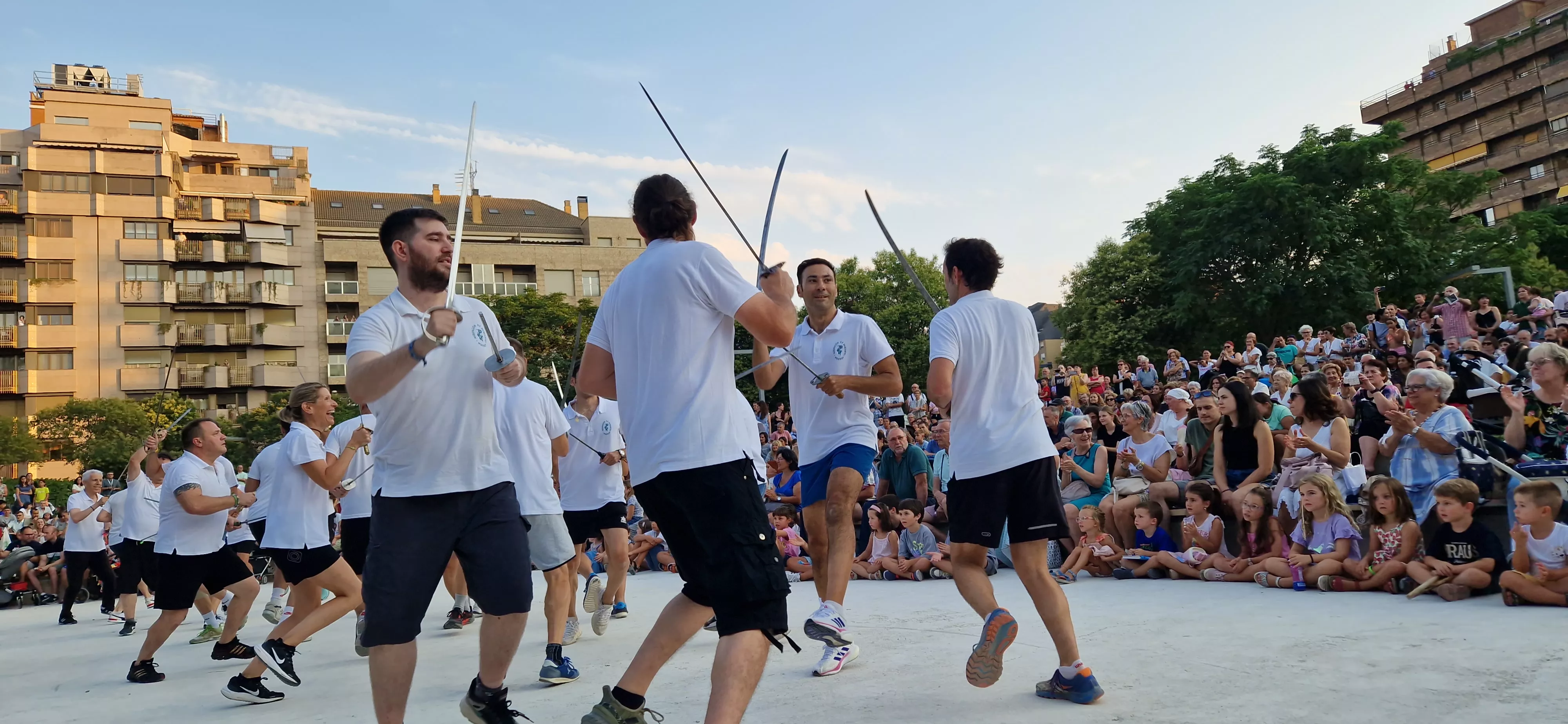Ensayo general de los Danzantes y la Banda de Música de Huesca. Foto Myriam Martínez