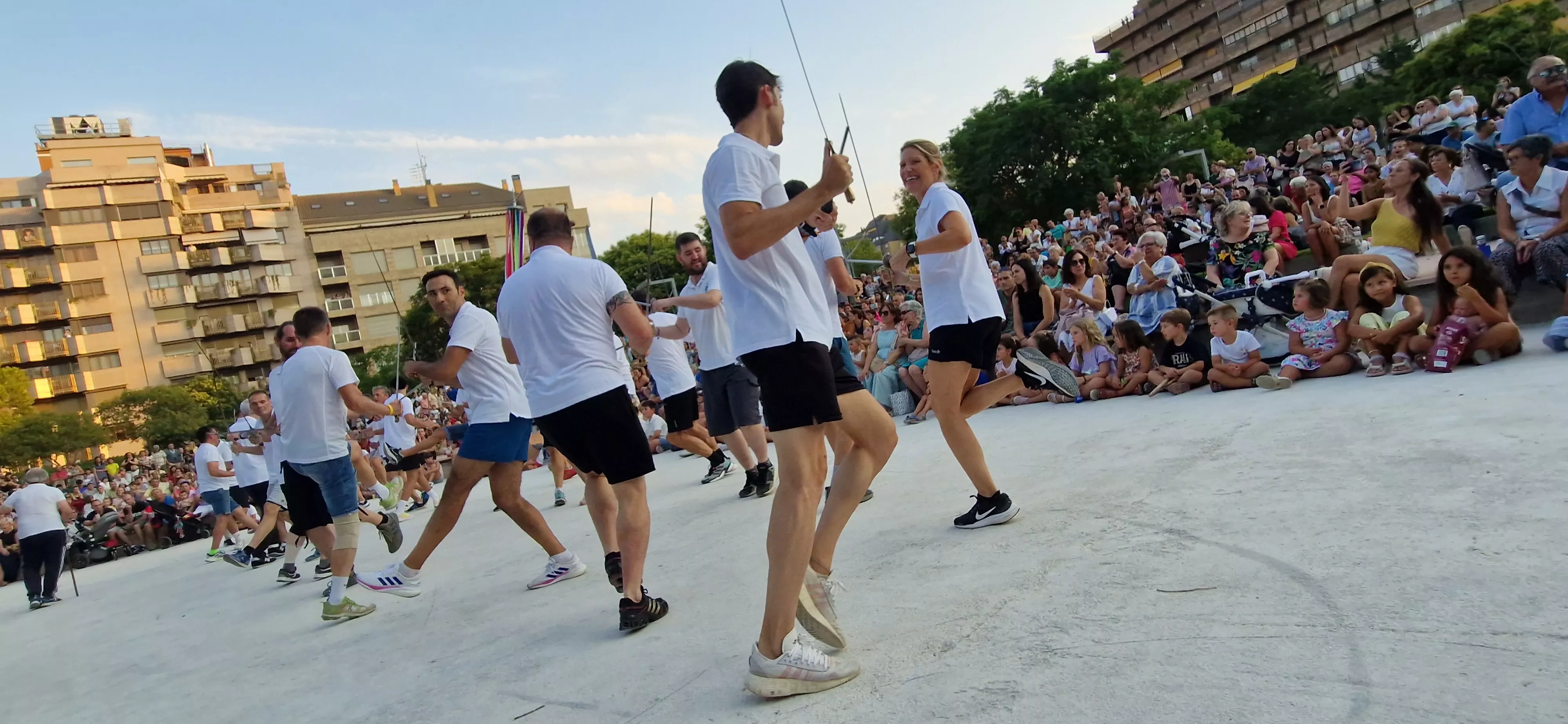 Ensayo general de los Danzantes y la Banda de Música de Huesca. Foto Myriam Martínez