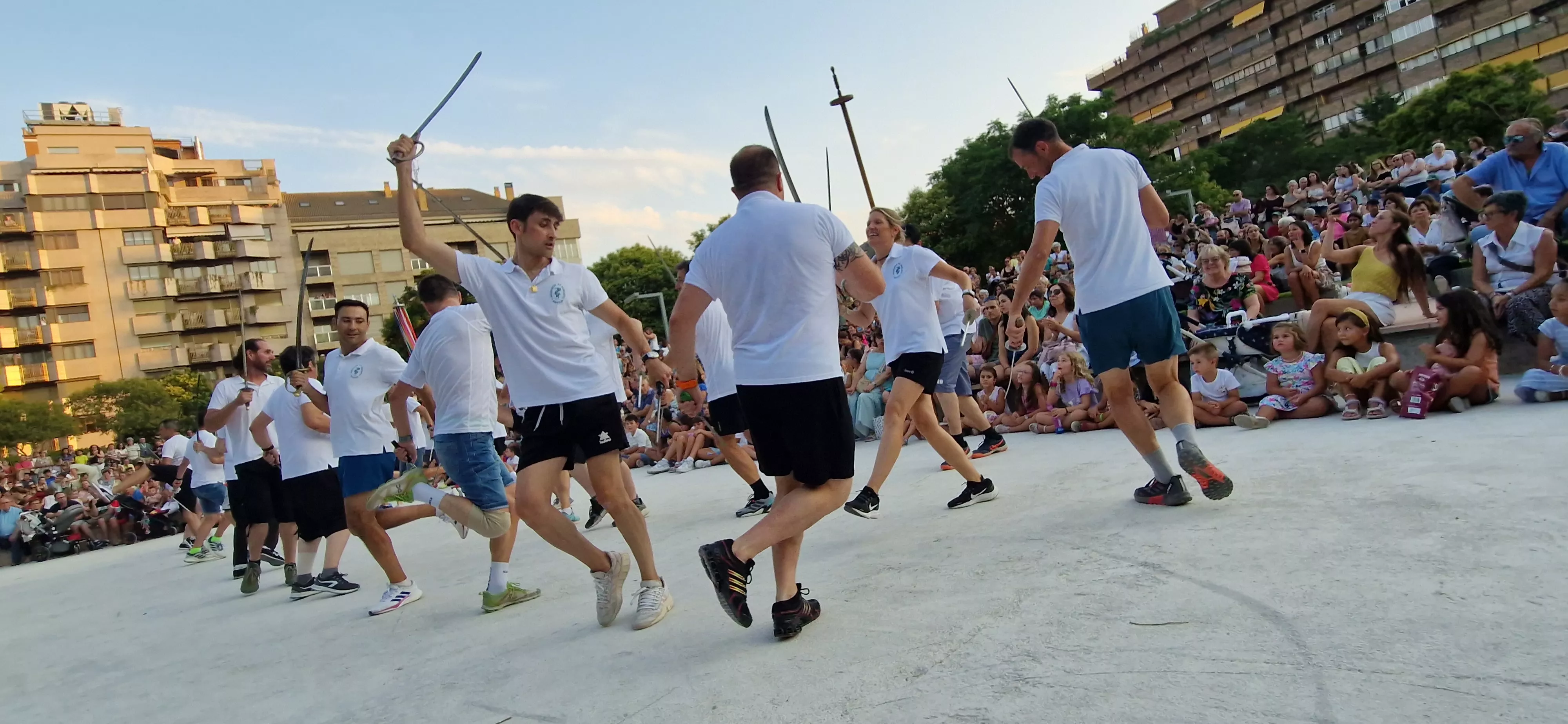 Ensayo general de los Danzantes y la Banda de Música de Huesca. Foto Myriam Martínez
