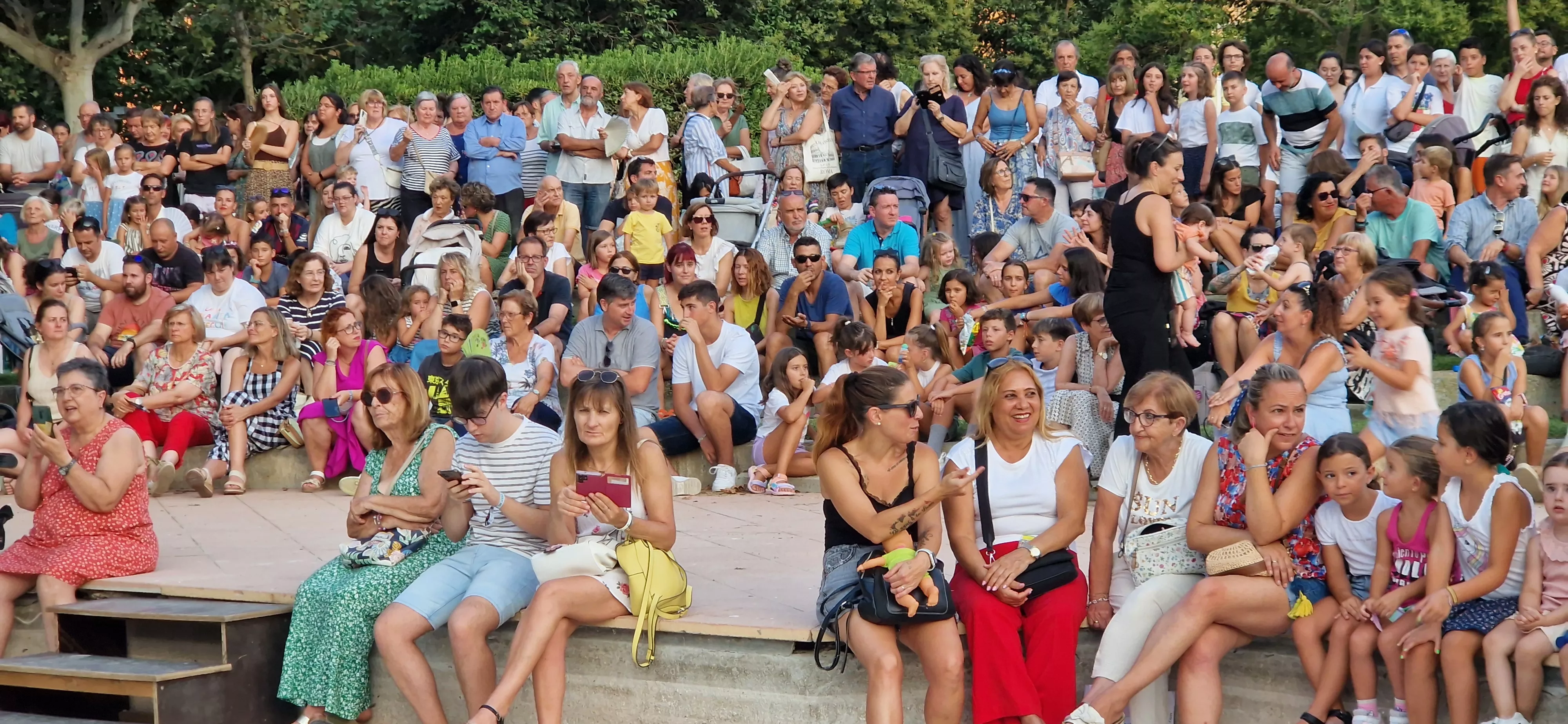 Ensayo general de los Danzantes y la Banda de Música de Huesca. Foto Myriam Martínez