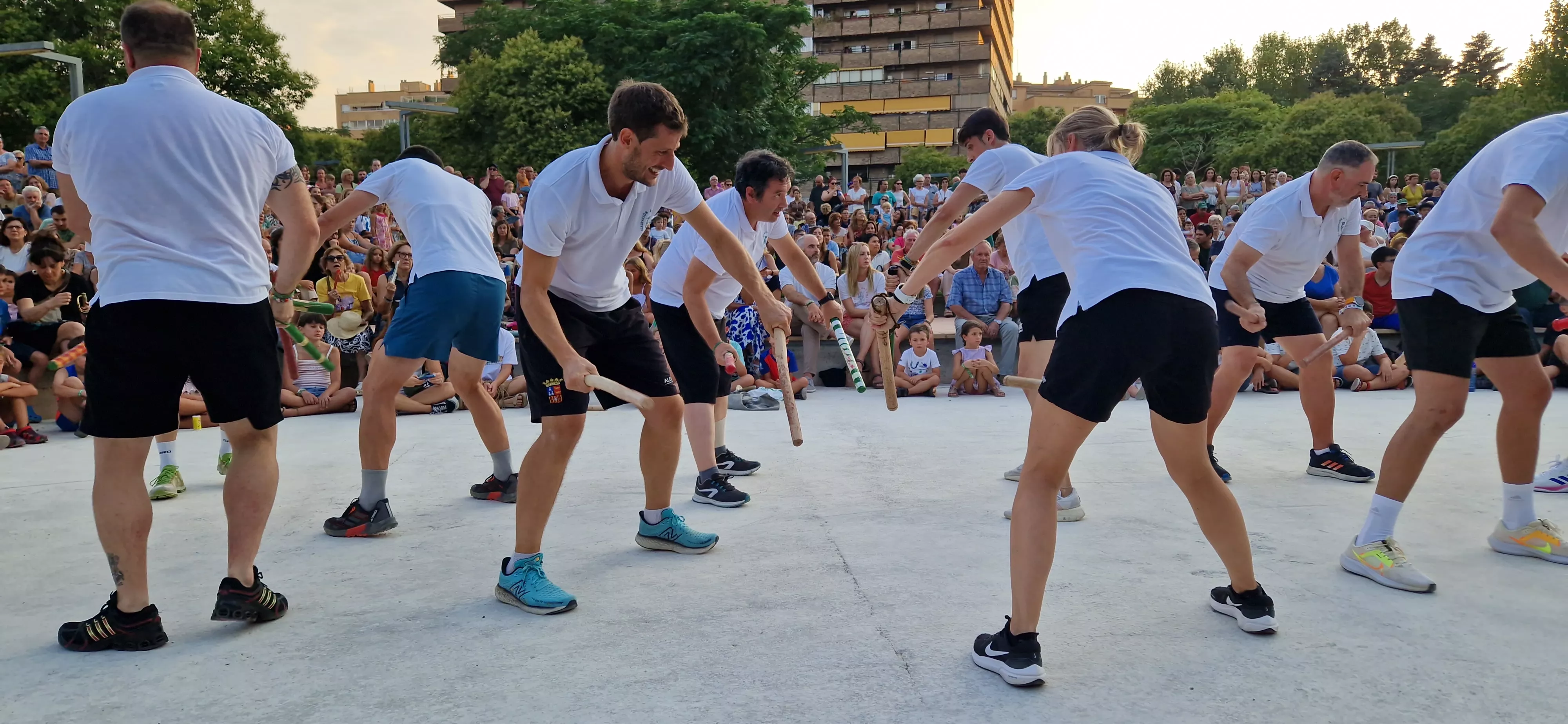 Ensayo general de los Danzantes y la Banda de Música de Huesca. Foto Myriam Martínez