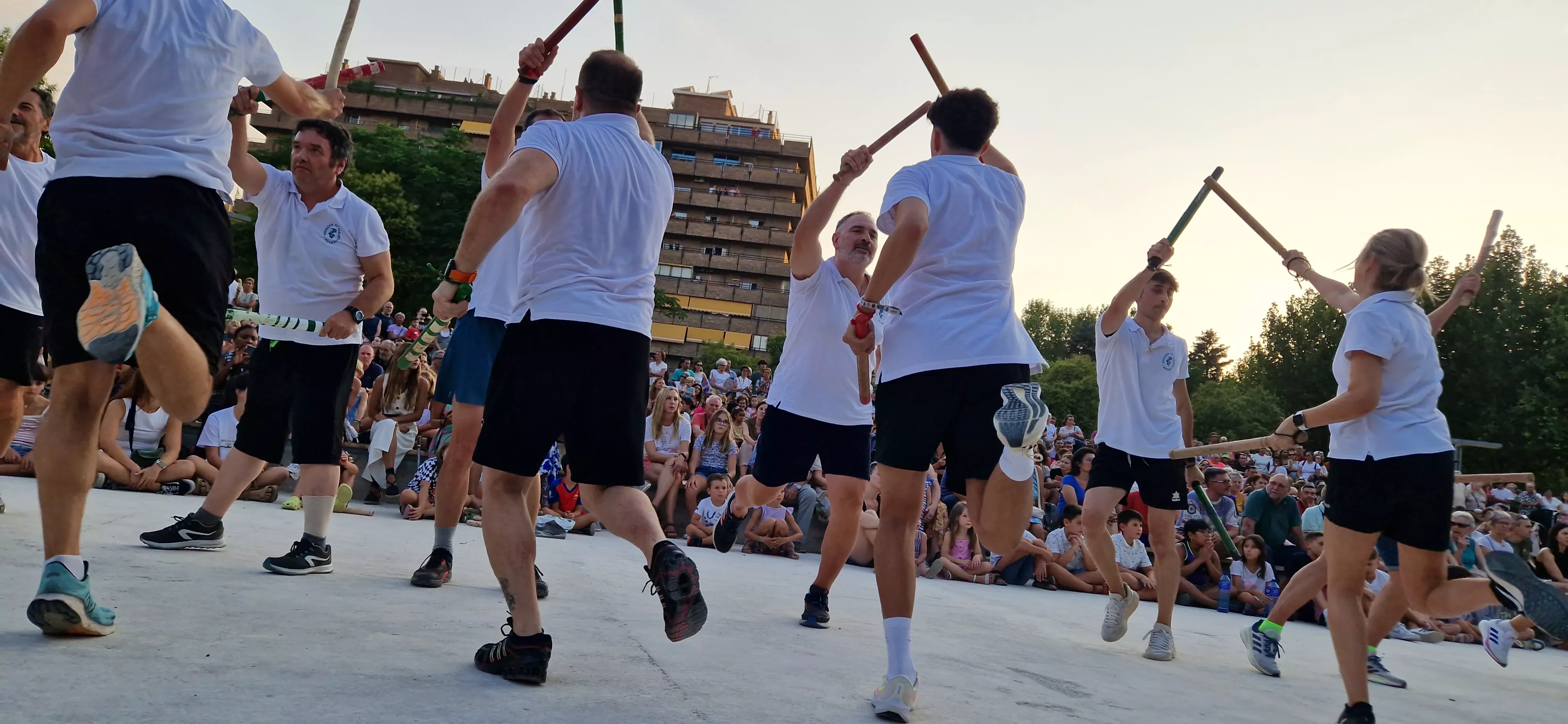 Ensayo general de los Danzantes y la Banda de Música de Huesca. Foto Myriam Martínez