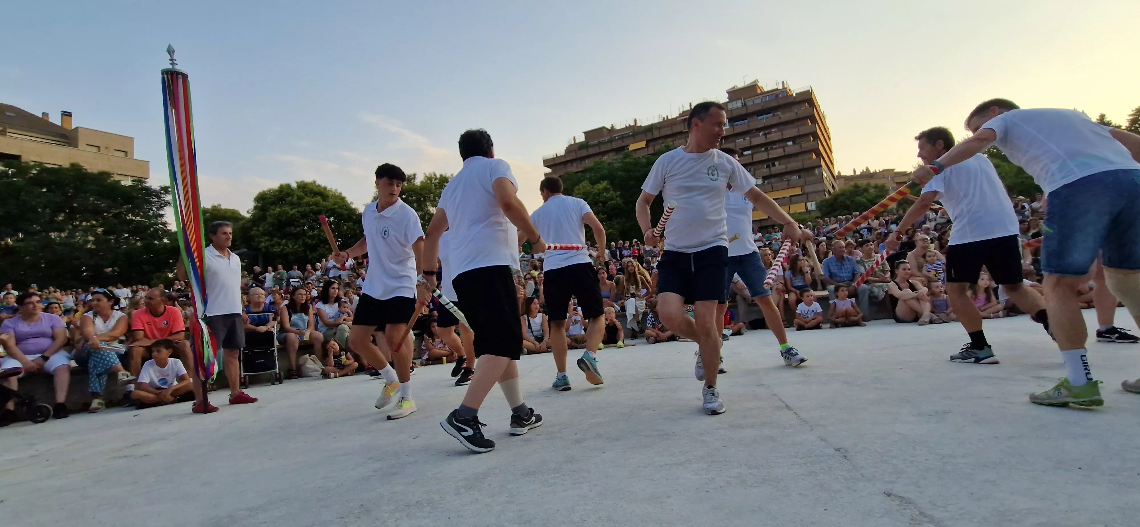 Ensayo general de los Danzantes y la Banda de Música de Huesca. Foto Myriam Martínez