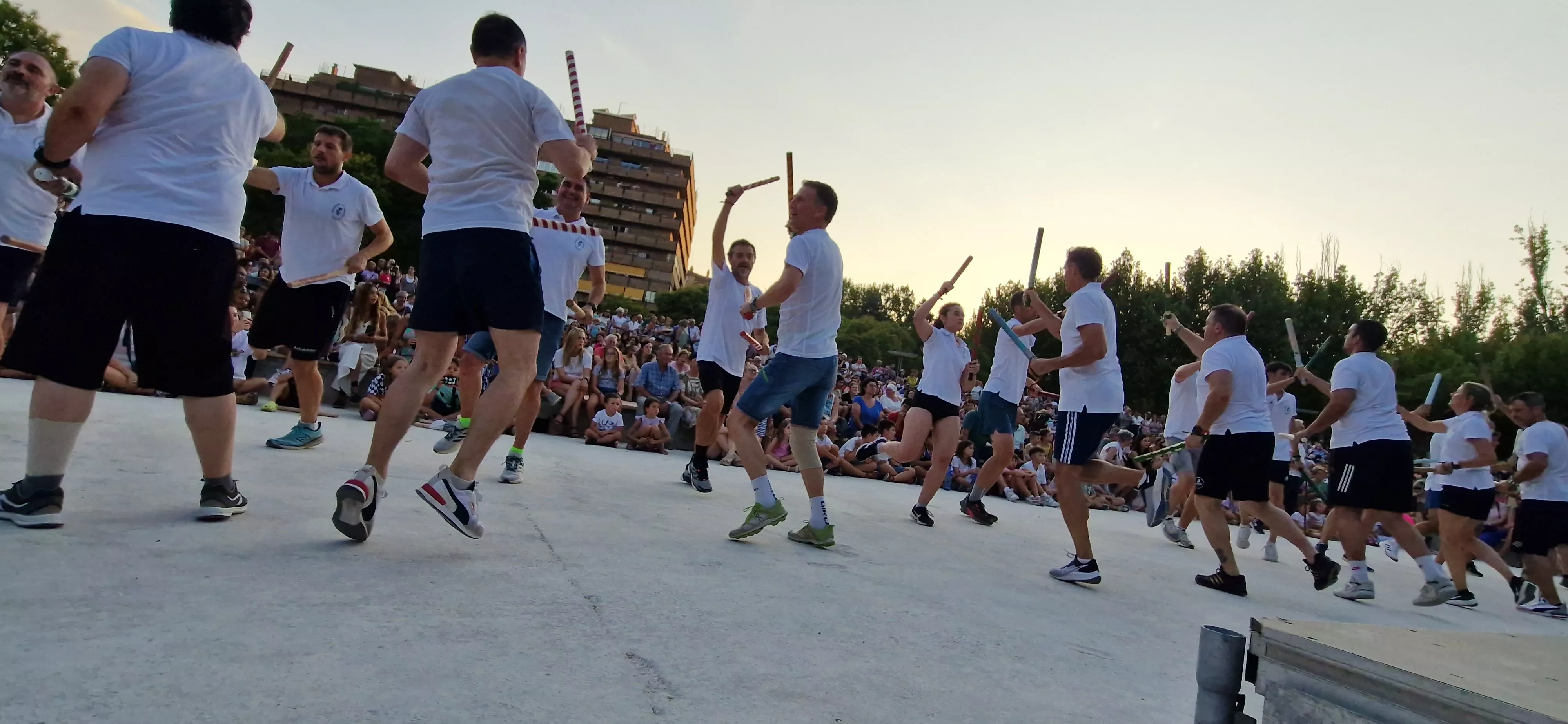 Ensayo general de los Danzantes y la Banda de Música de Huesca. Foto Myriam Martínez