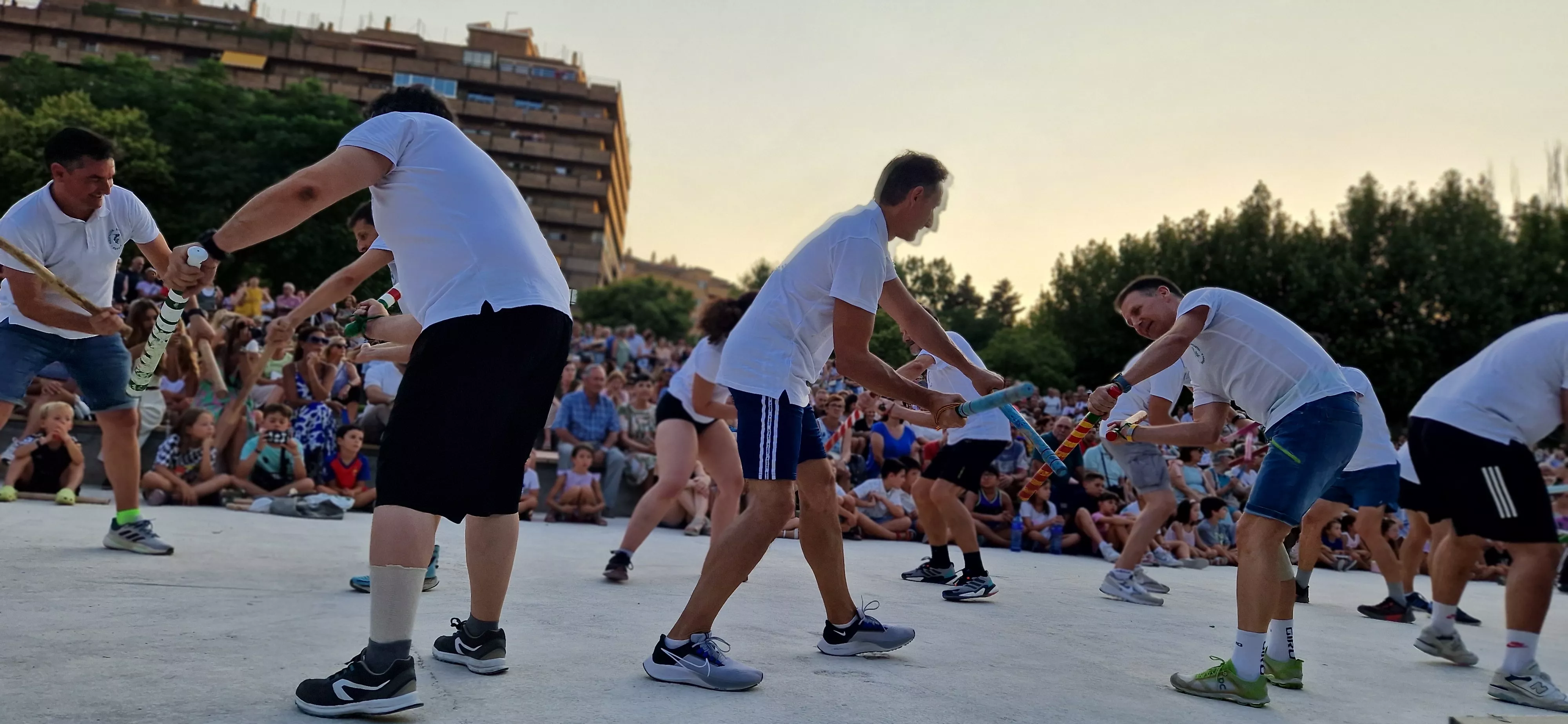 Ensayo general de los Danzantes y la Banda de Música de Huesca. Foto Myriam Martínez