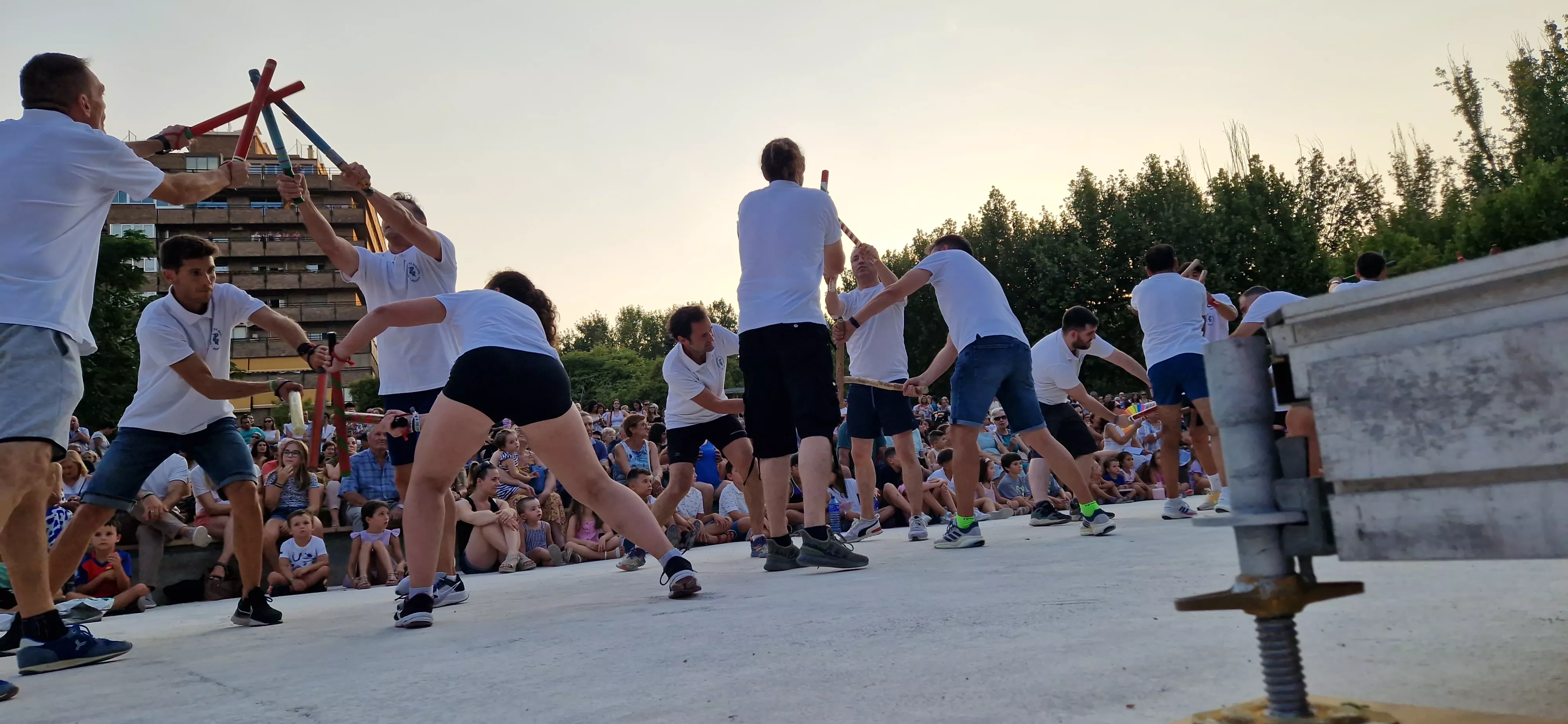 Ensayo general de los Danzantes y la Banda de Música de Huesca. Foto Myriam Martínez