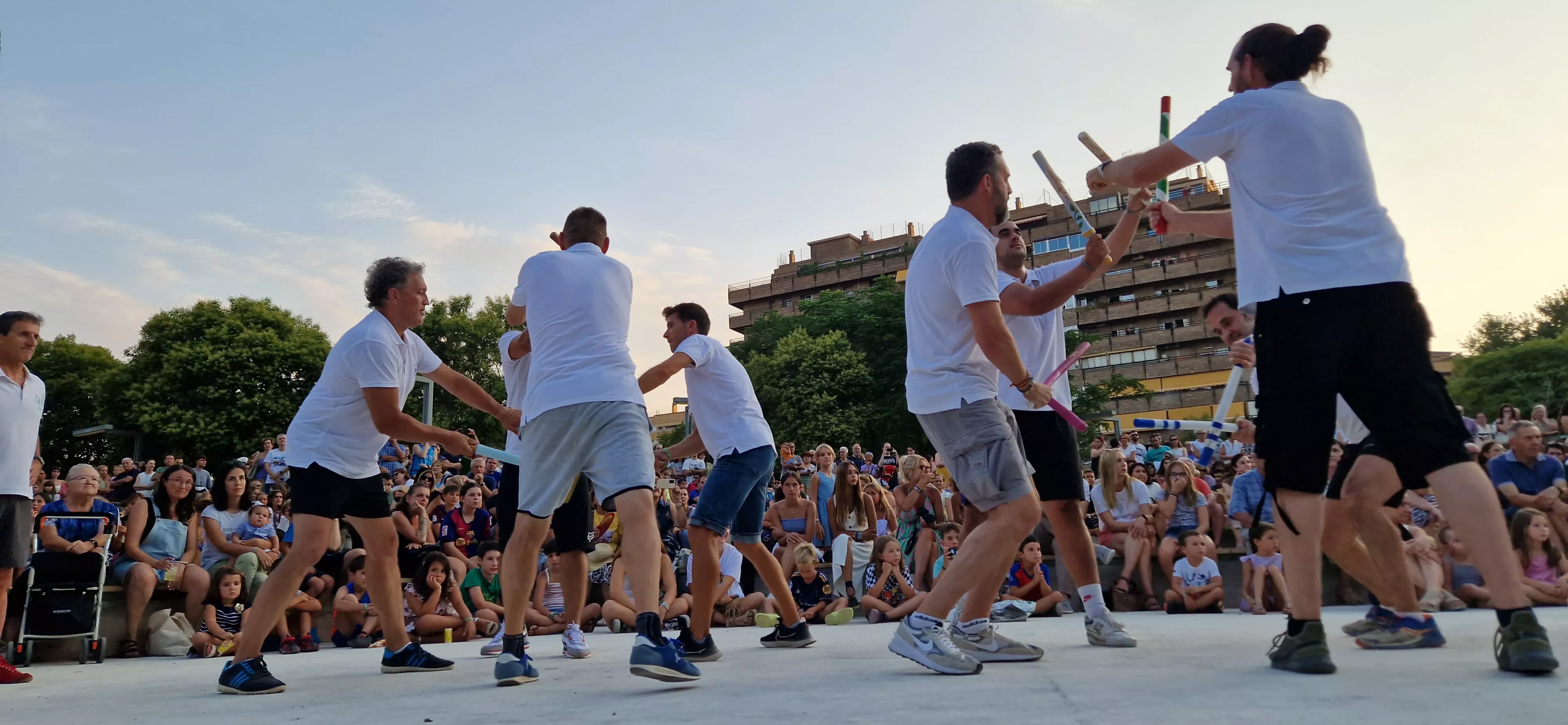 Ensayo general de los Danzantes y la Banda de Música de Huesca. Foto Myriam Martínez