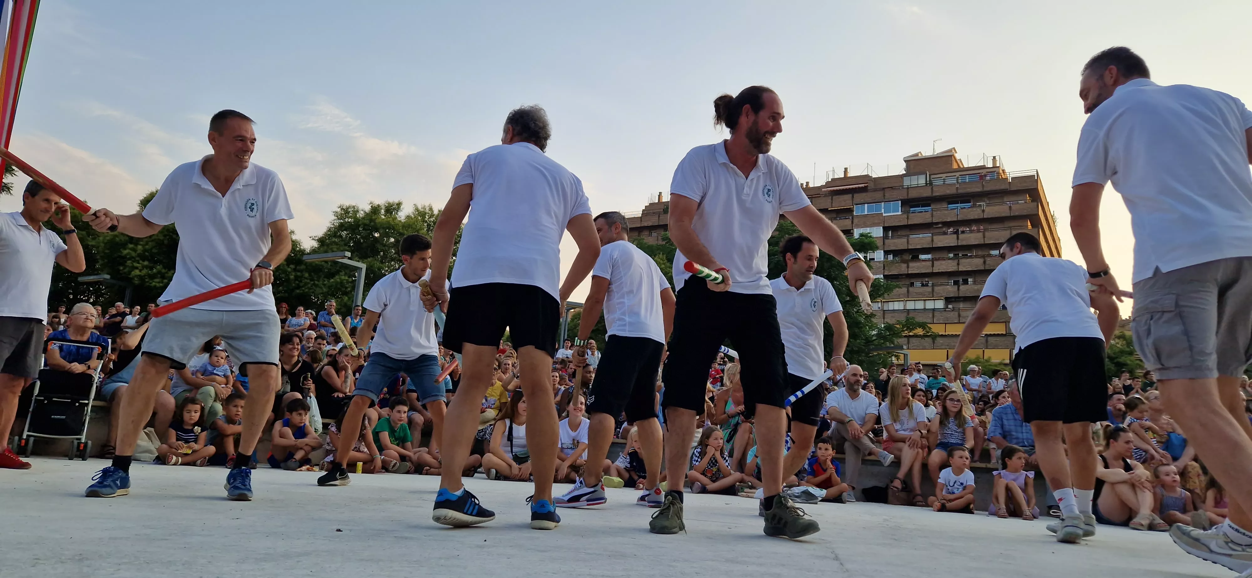 Ensayo general de los Danzantes y la Banda de Música de Huesca. Foto Myriam Martínez