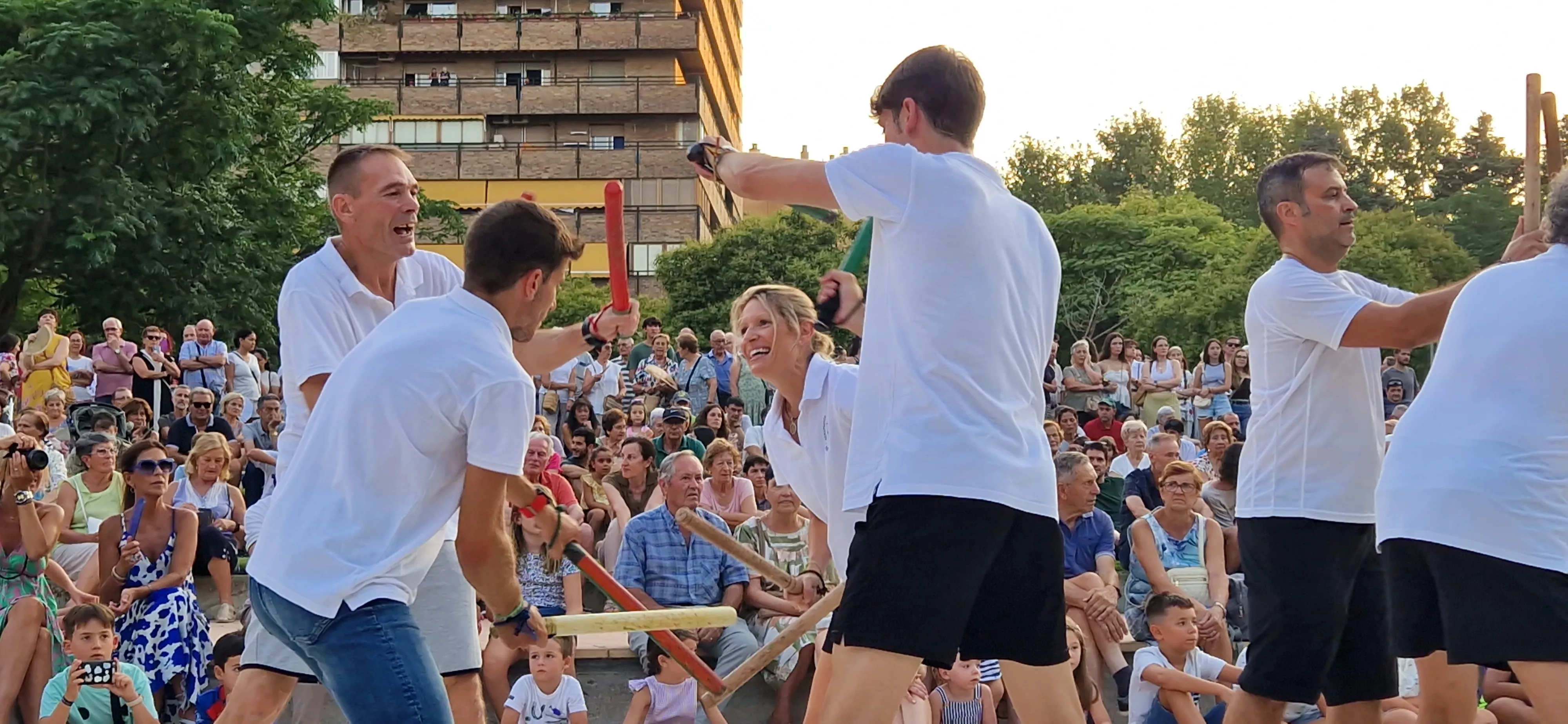 Ensayo general de los Danzantes y la Banda de Música de Huesca. Foto Myriam Martínez