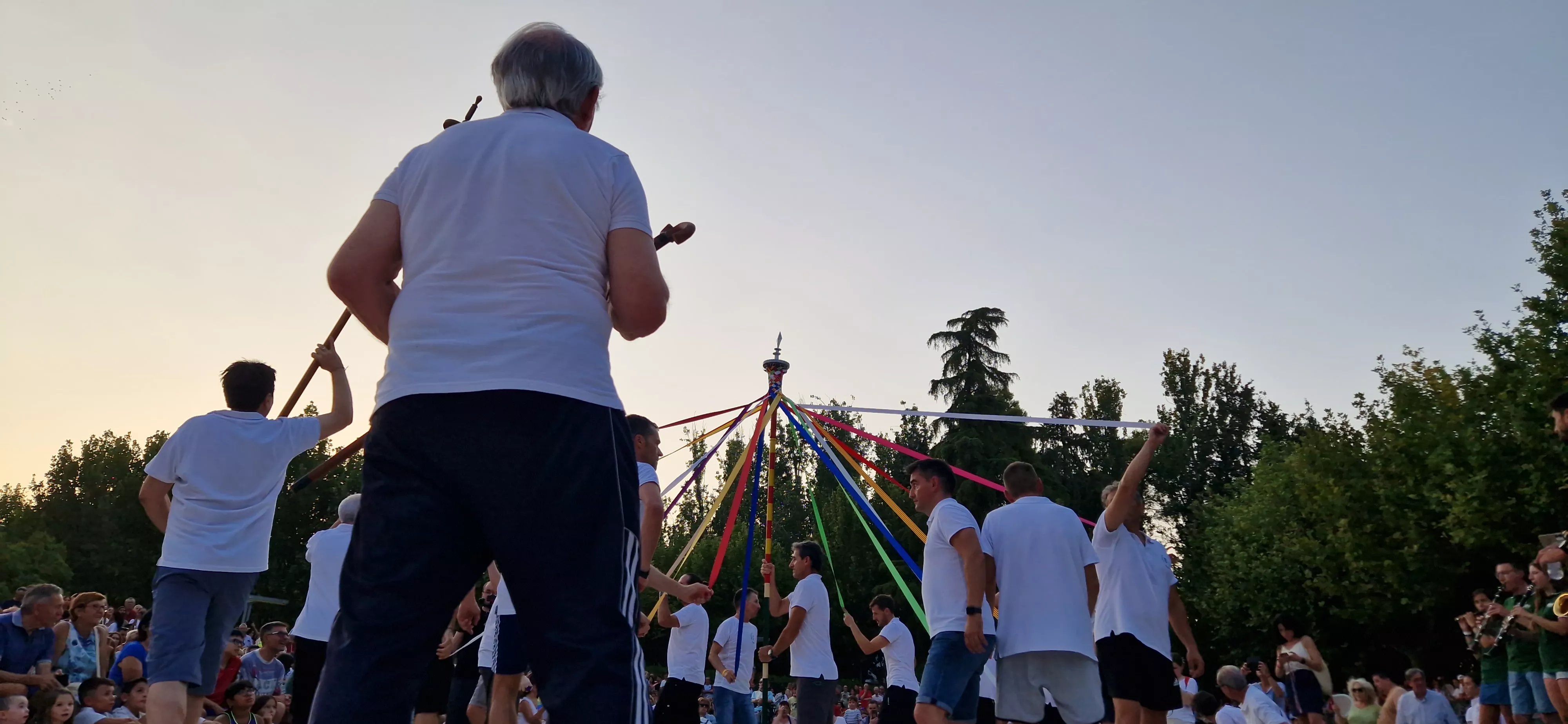 Ensayo general de los Danzantes y la Banda de Música de Huesca. Foto Myriam Martínez