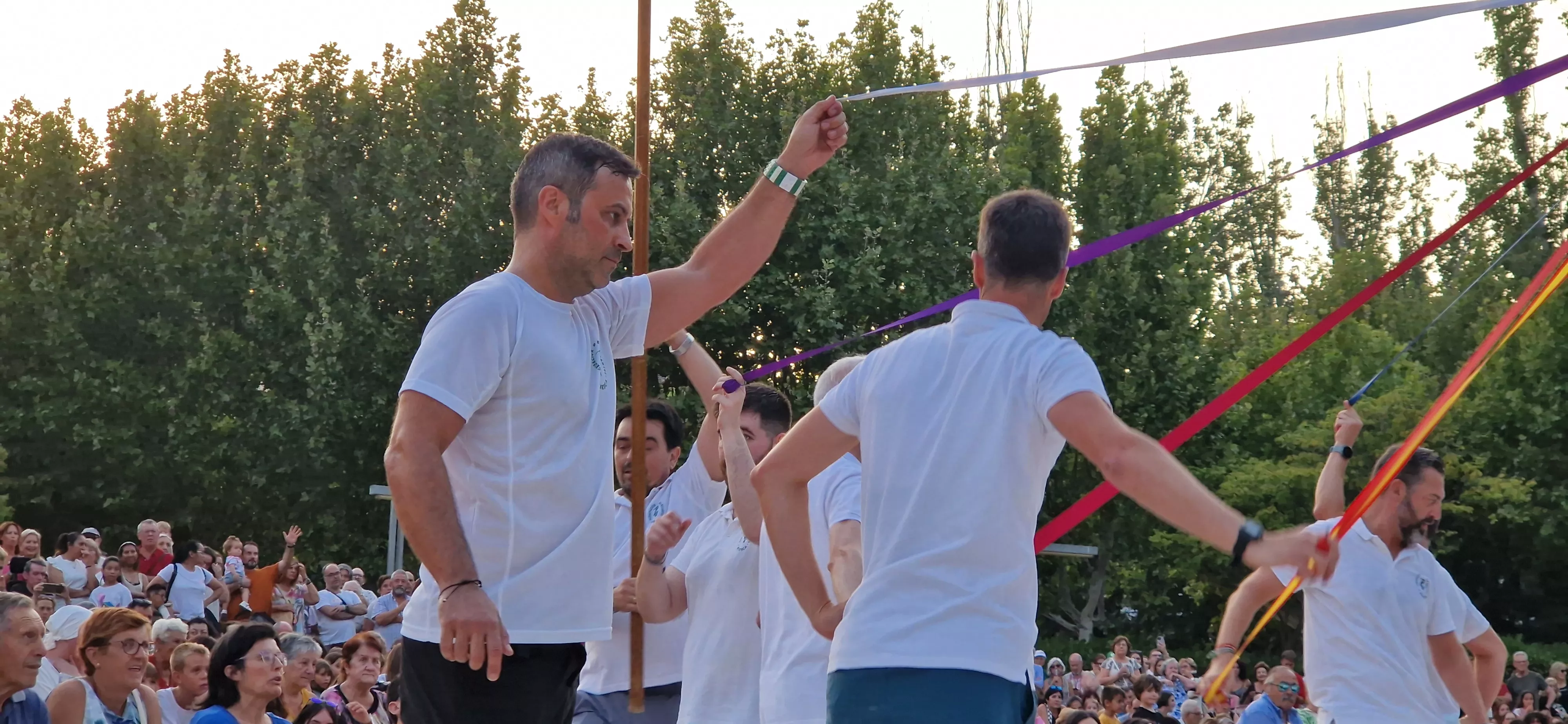 Ensayo general de los Danzantes y la Banda de Música de Huesca. Foto Myriam Martínez